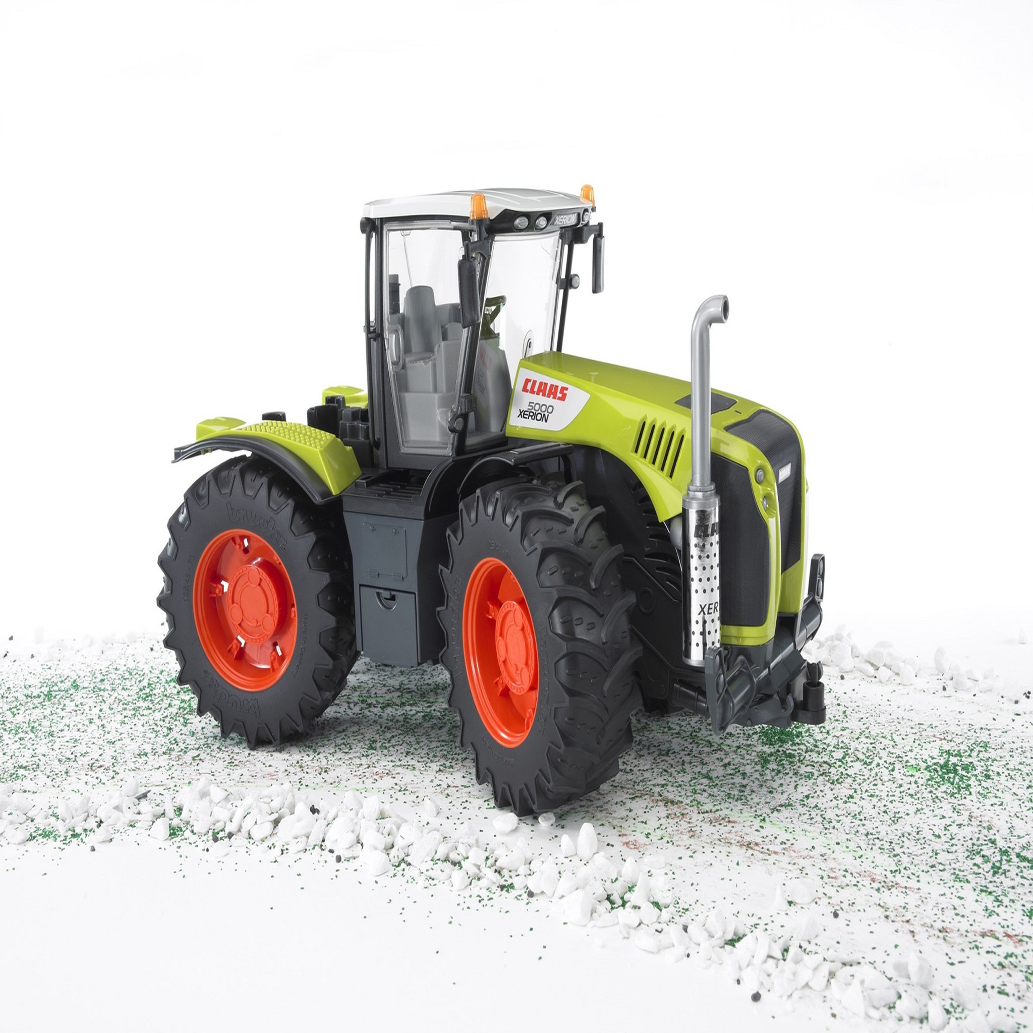 Voir la diapositive 2 : BRUDER Tracteur Claas Xerion 5000