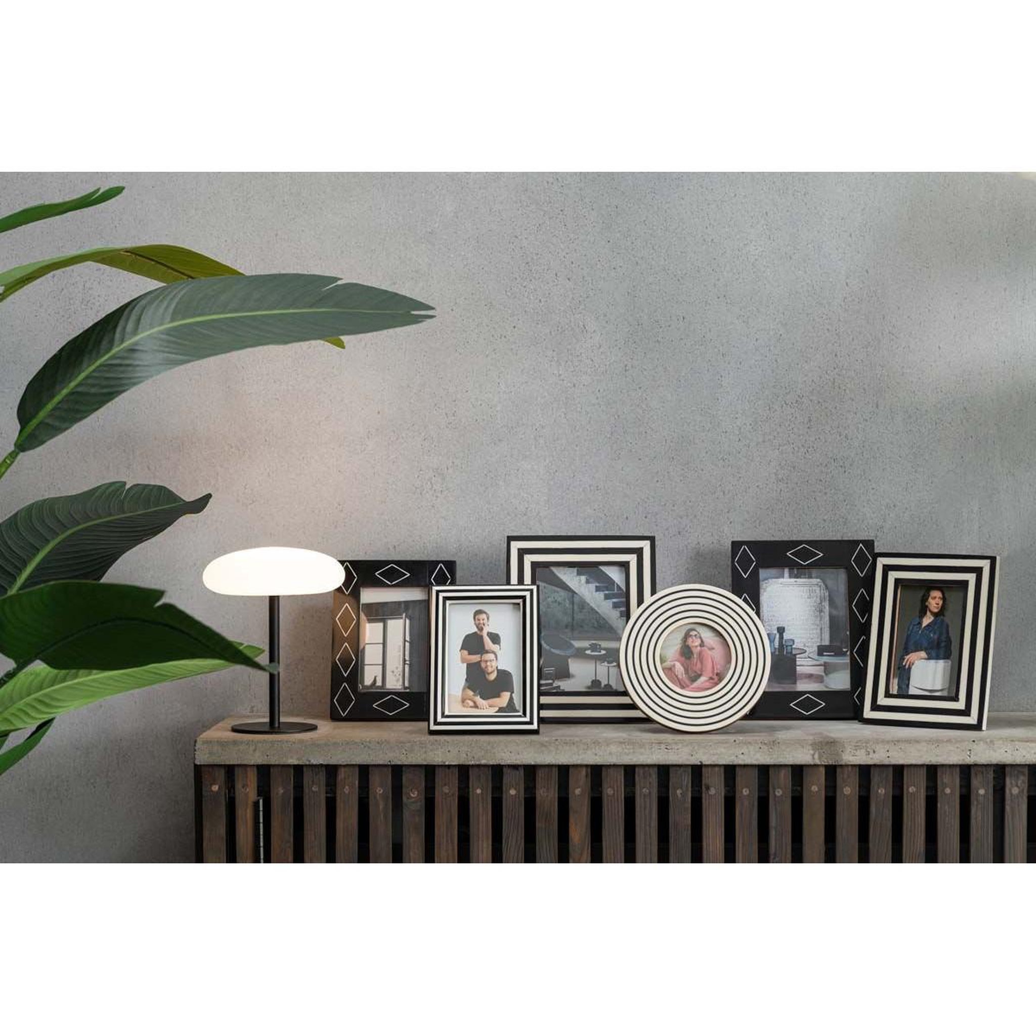 Voir la diapositive 3 : J-LINE Cadre photo déco  lignes  13x18cm noir & blanc