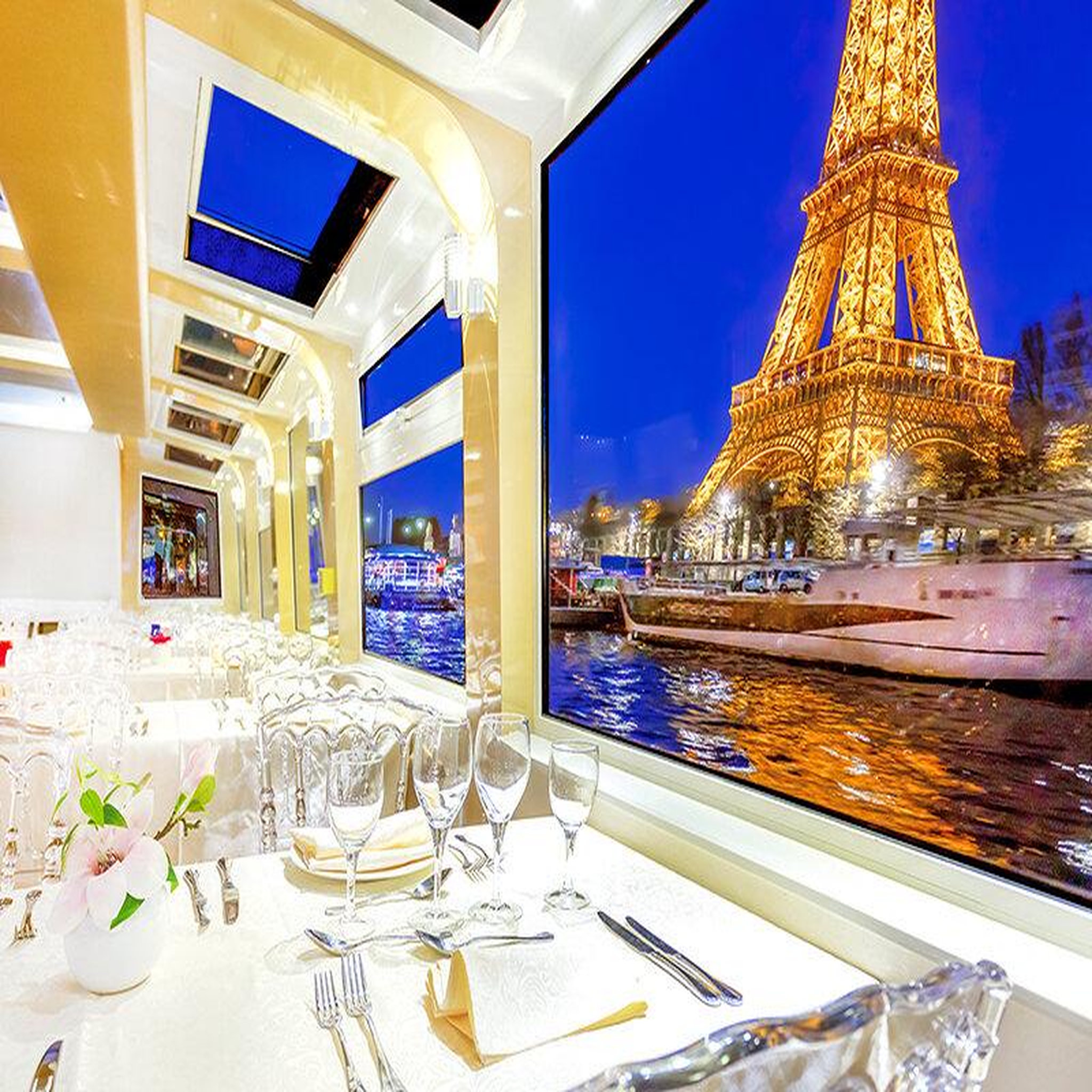 Voir la diapositive 2 : Smartbox 2h d'excursion sur la seine avec dîner, pour 2 personnes - coffret cadeau sport & aventure