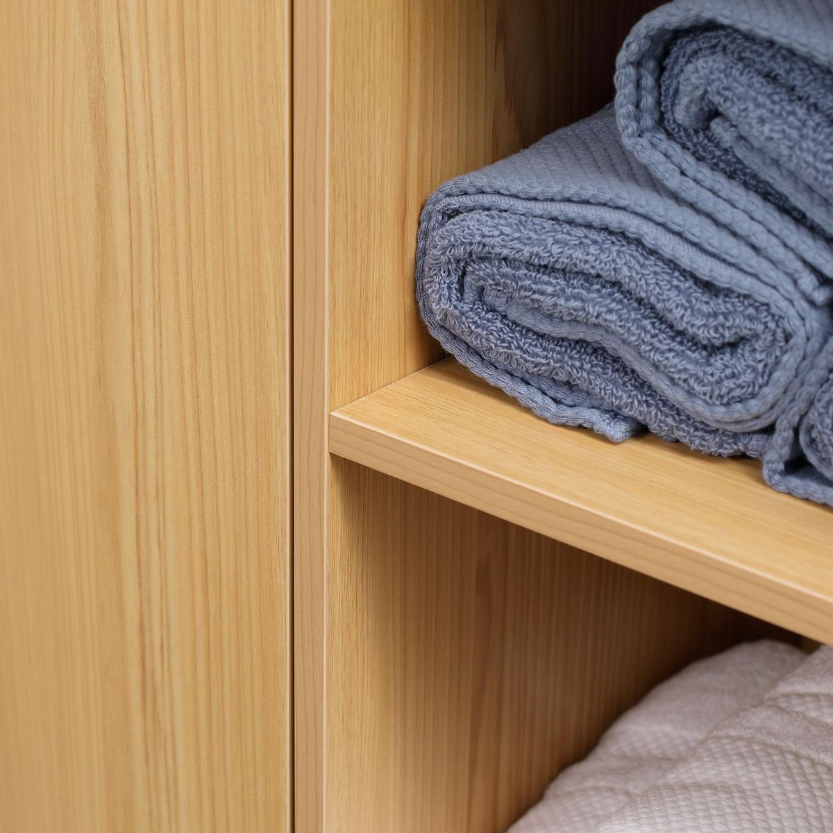 KLEANKIN Meuble salle de bain - porte, étagère, 3 niches - dim. 60L x 28l x 80H cm - châssis acier noir panneaux aspect bois clair