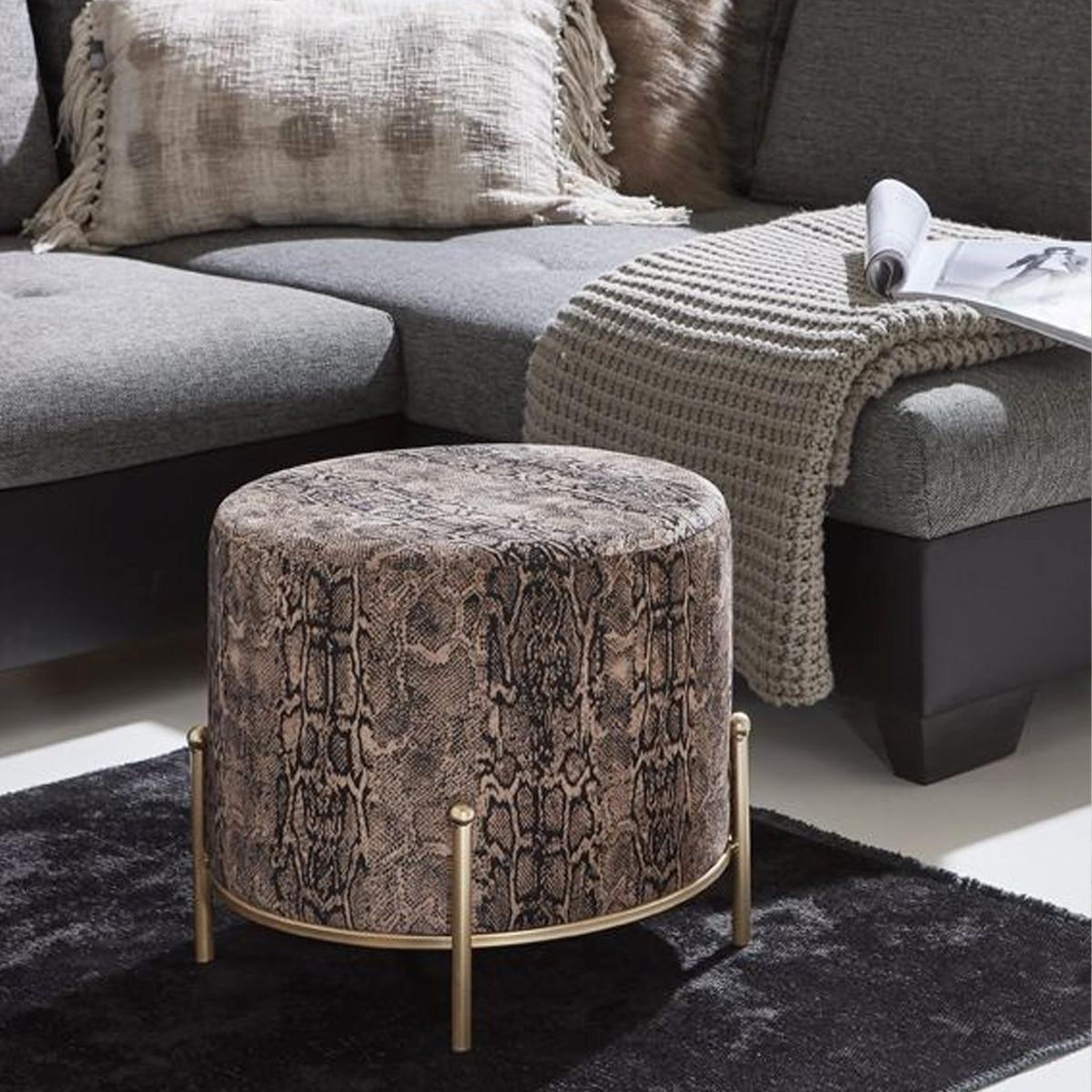 Voir la diapositive 2 : Paris Prix Tabouret en velours  motif serpent  35cm marron