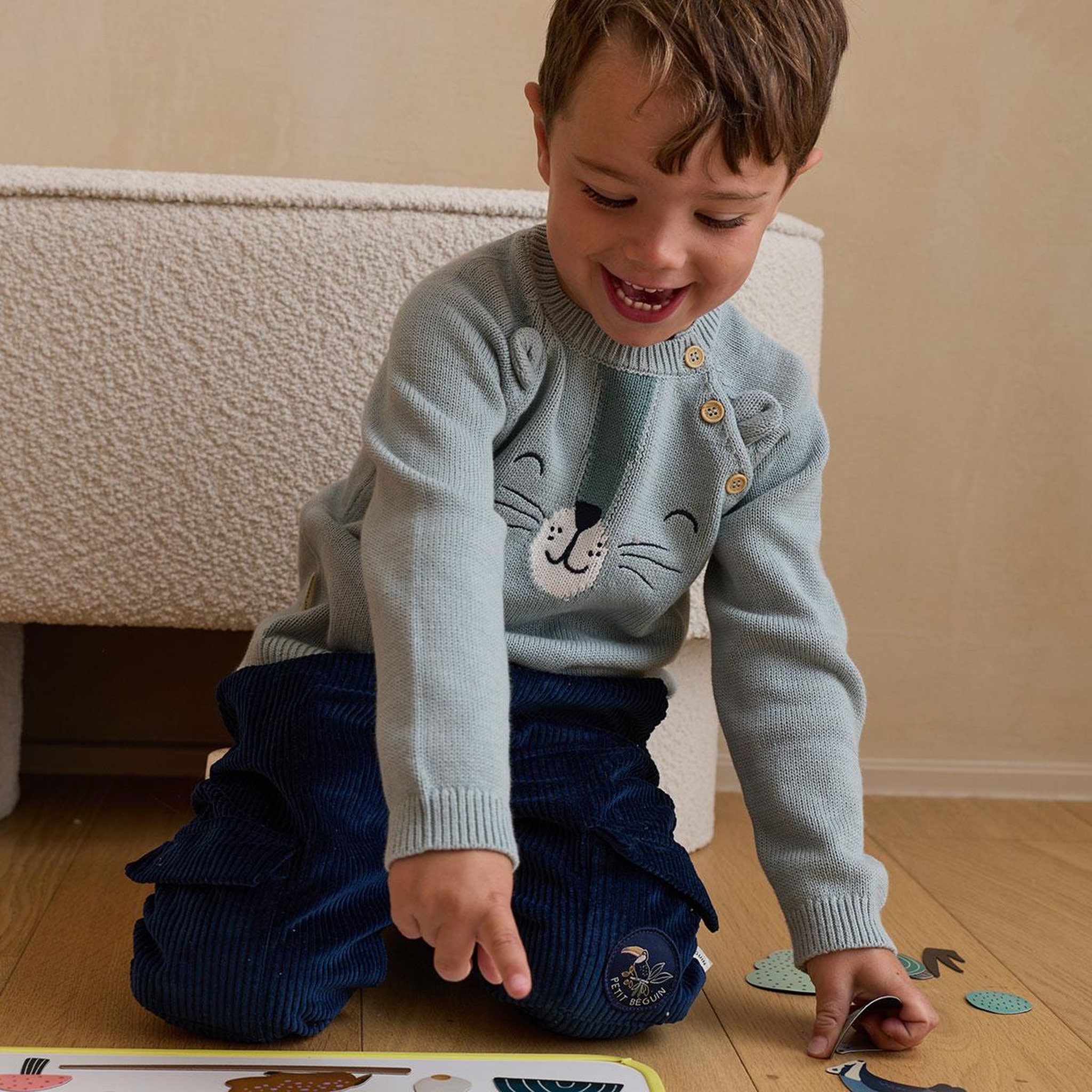 Voir la diapositive 5 : Petit Béguin Pantalon enfant en velours côtelé boavista