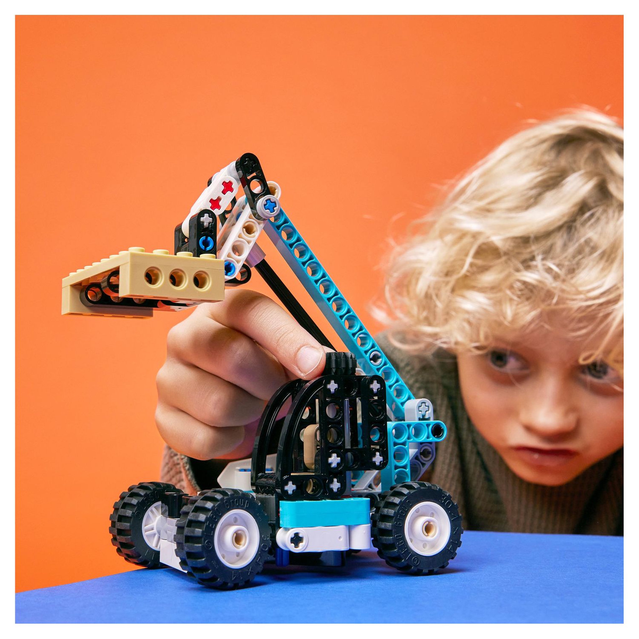 Voir la diapositive 8 : LEGO Technic 42133 - Le Chariot Élévateur