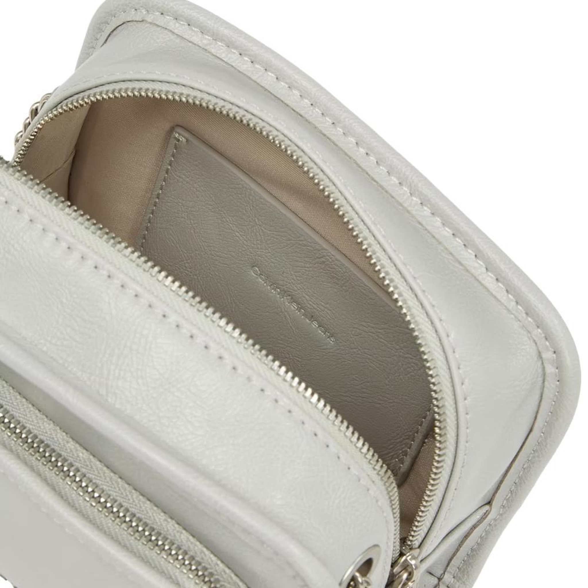 Voir la diapositive 2 : CALVIN KLEIN JEANS Sac à Bandoulière Bleu Clair Femme Calvin Klein Jeans Utility Camera