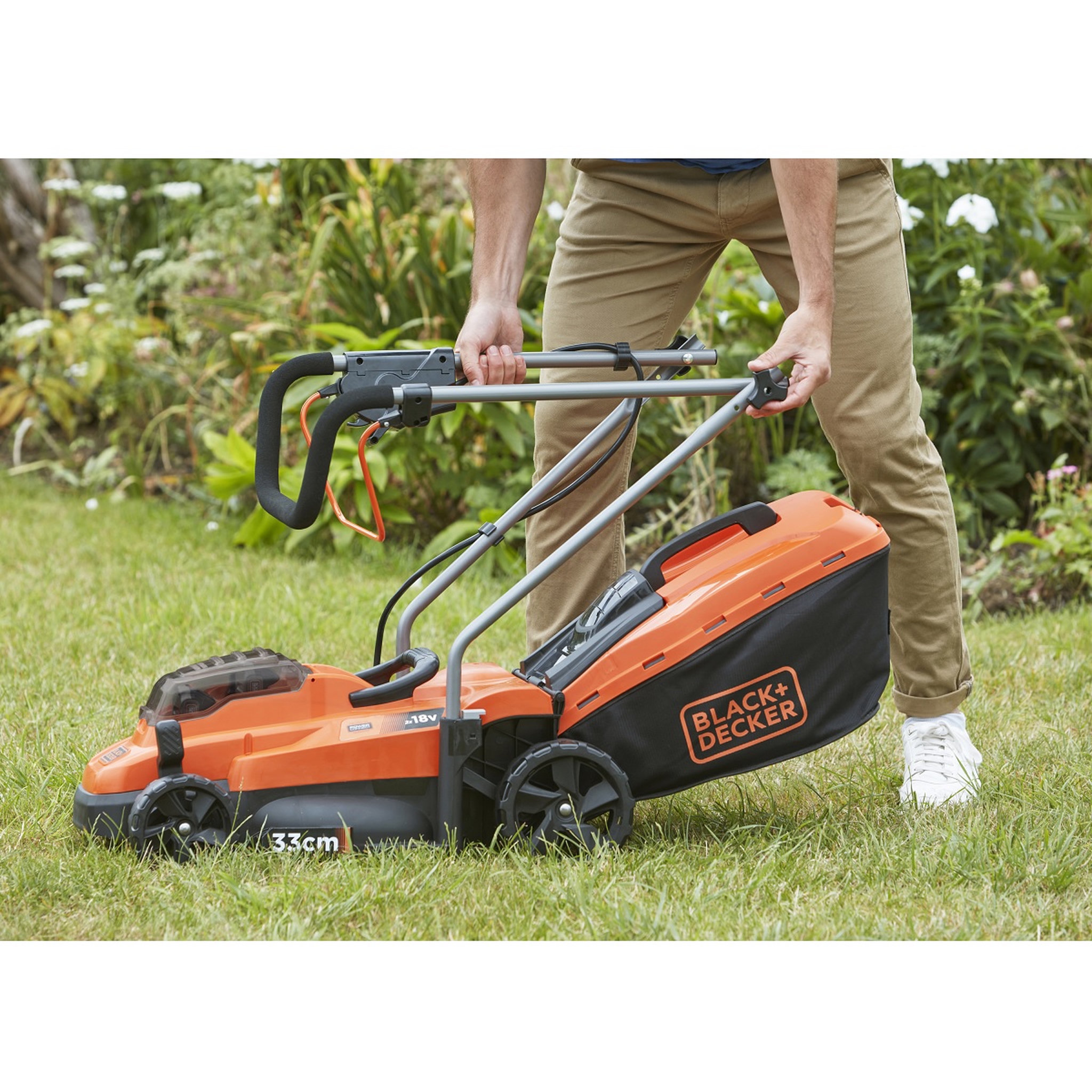 Voir la diapositive 3 : Black & Decker Tondeuse à gazon sans fil 18V - coupe 33cm