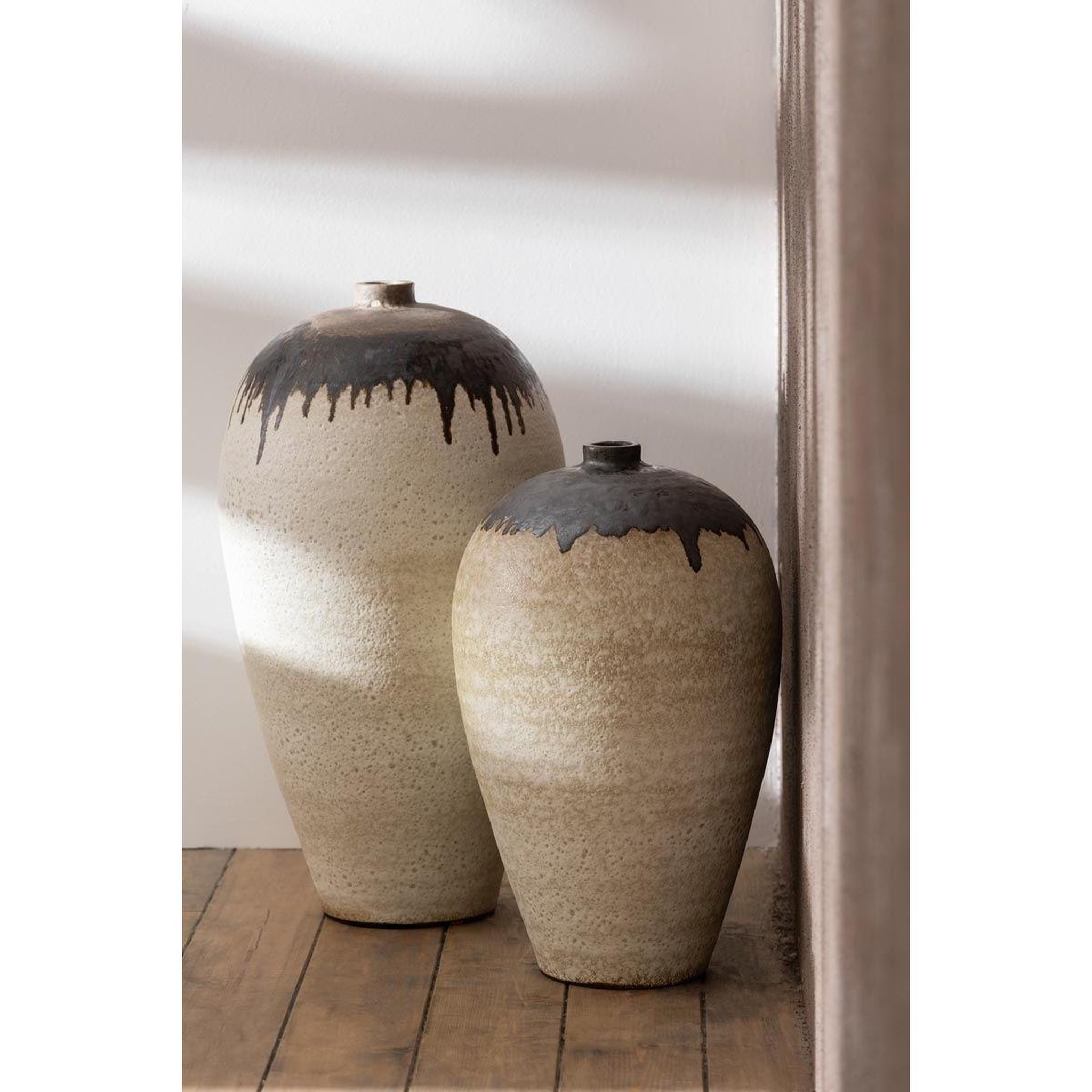 Voir la diapositive 3 : J-LINE Vase design en céramique  peinture  72cm beige