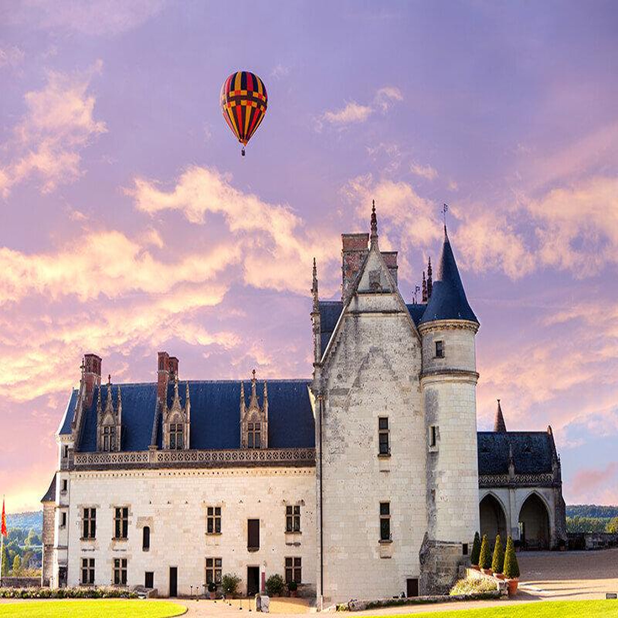Voir la diapositive 2 : Smartbox Vol en montgolfière à Amboise avec visite d'une cave et dégustation de vin - Coffret Cadeau Sport & Aventure