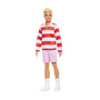 Voir la diapositive 3 : BARBIE Barbie - Poupée Ken Fashionistas avec haut a rayures rouges et short - Barbie - HYV01