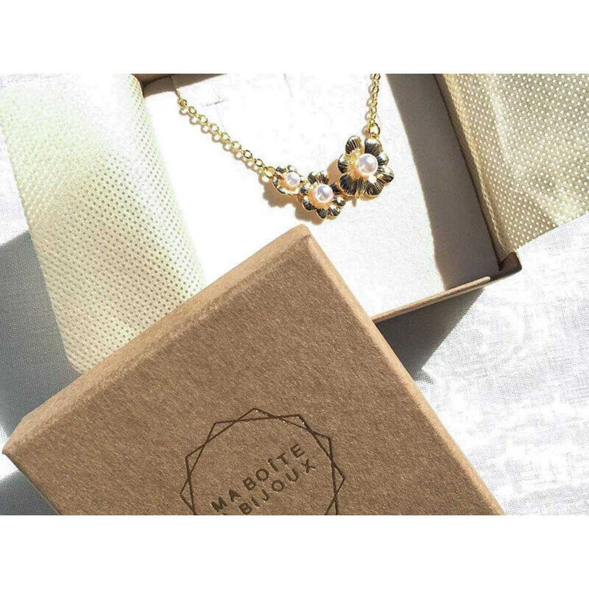 Smartbox Abonnement trimestriel à une box de bijoux artisanaux et sur-mesure - Coffret Cadeau Multi-thèmes