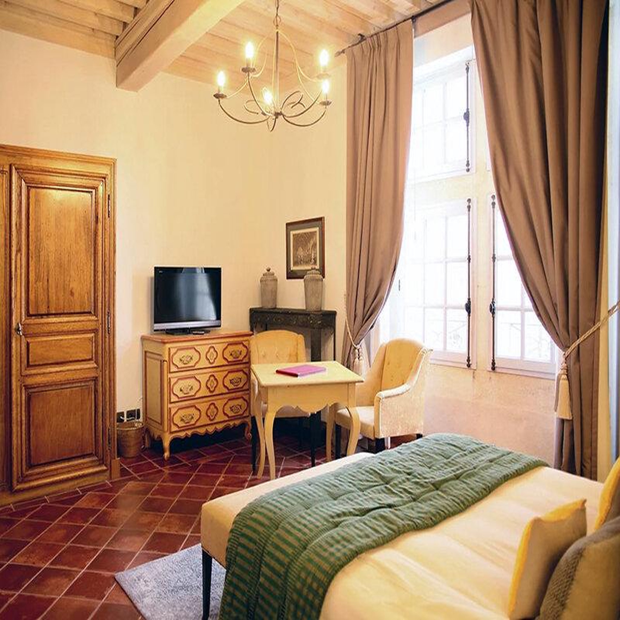 Voir la diapositive 2 : Smartbox 2 jours en hôtel 5* avec dîner et spa près de la grande-motte - coffret cadeau séjour