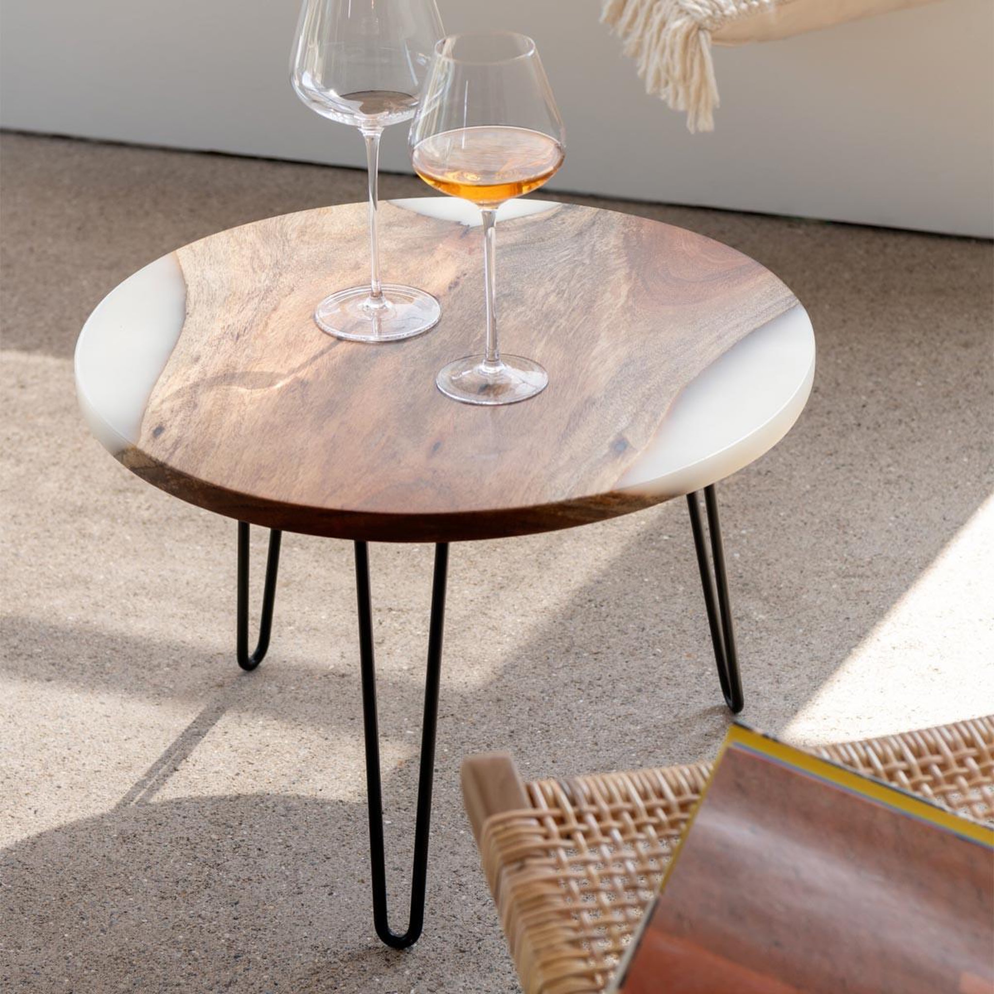 Voir la diapositive 4 : J-LINE Table d'appoint ronde en bois  douglas  38cm naturel & blanc