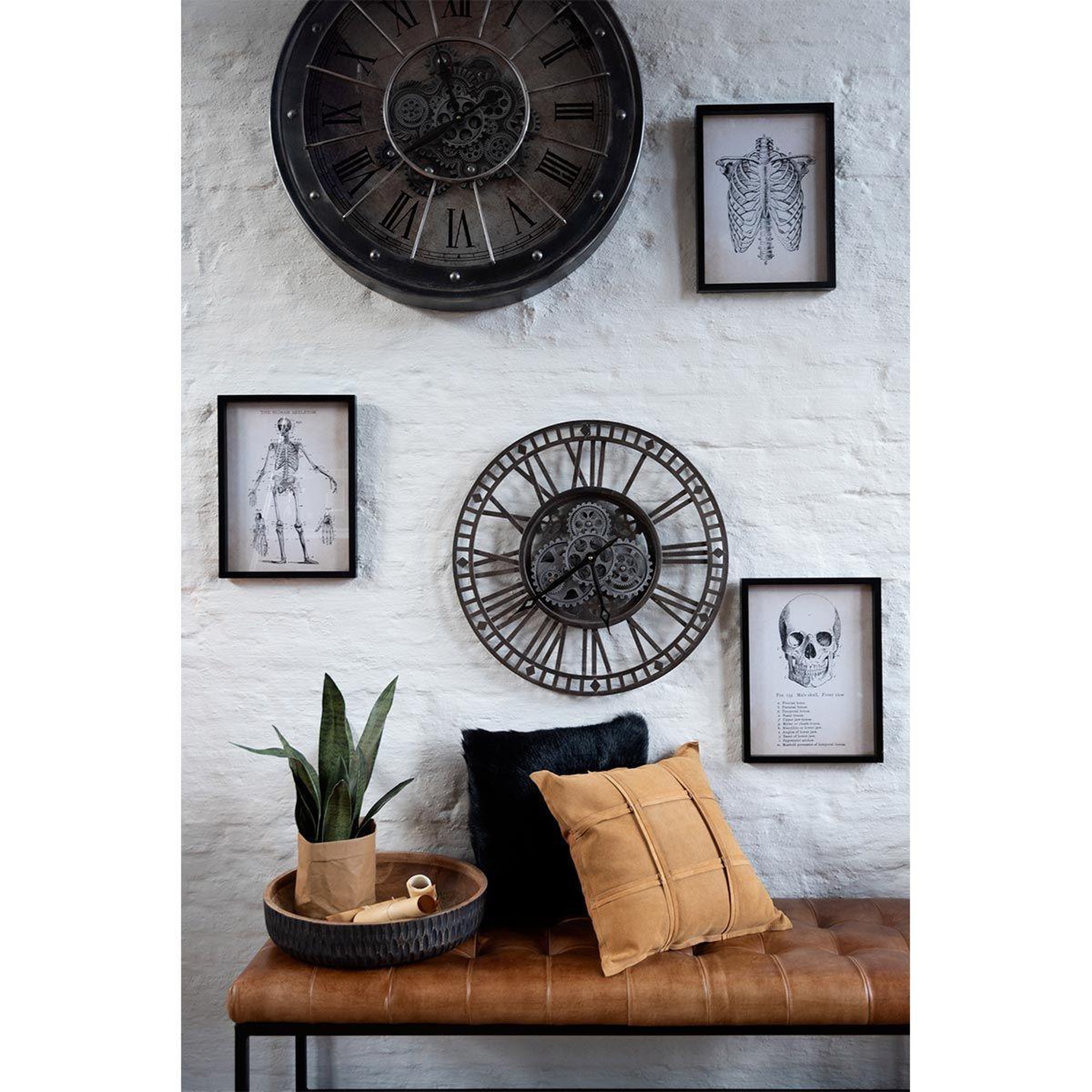 Voir la diapositive 5 : J-LINE Horloge murale design  chiffres romains  60cm gris