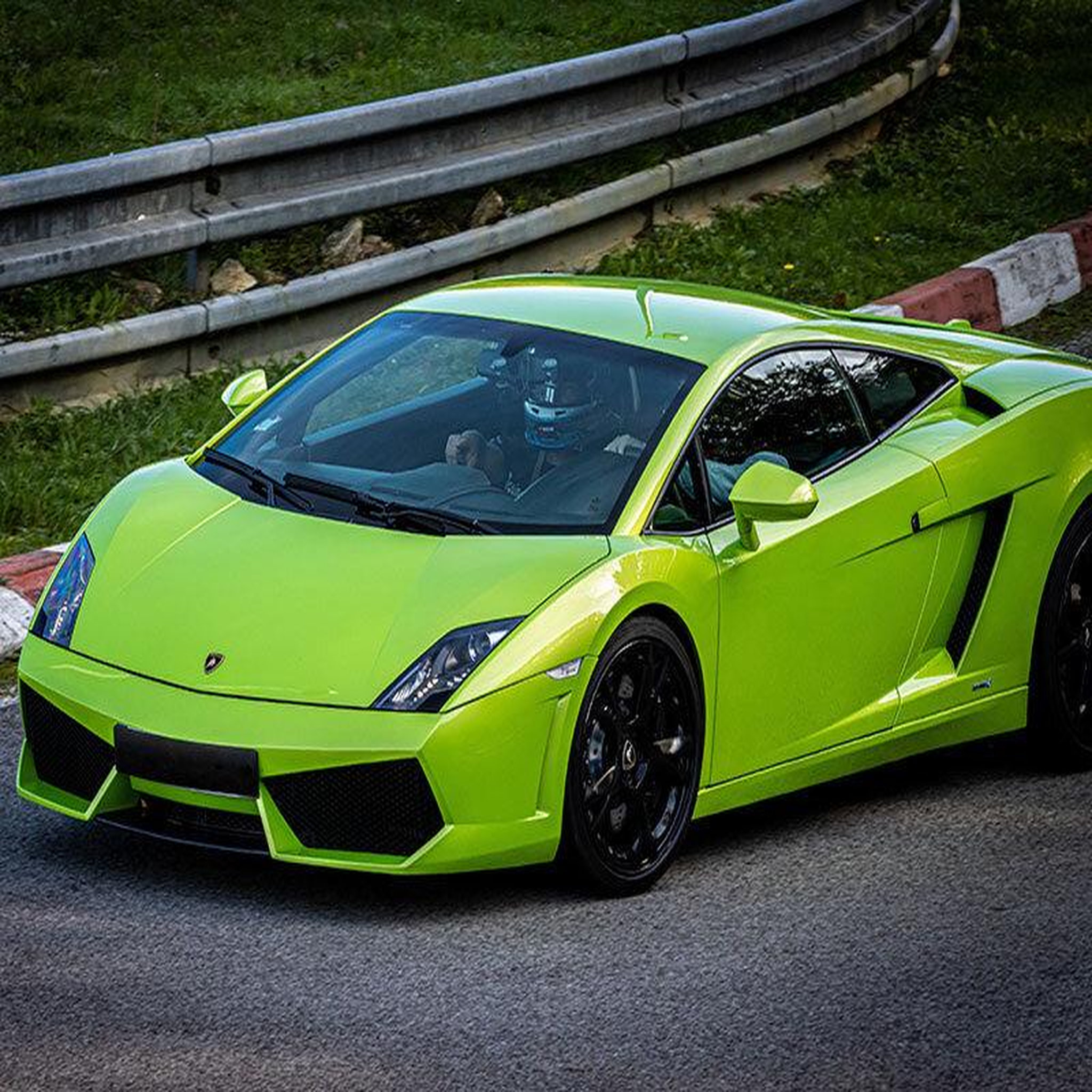 Voir la diapositive 3 : Smartbox Stage de pilotage : 5 tours sur le circuit de Montlhéry en Lamborghini Gallardo LP 560 - Coffret Cadeau Sport & Aventure
