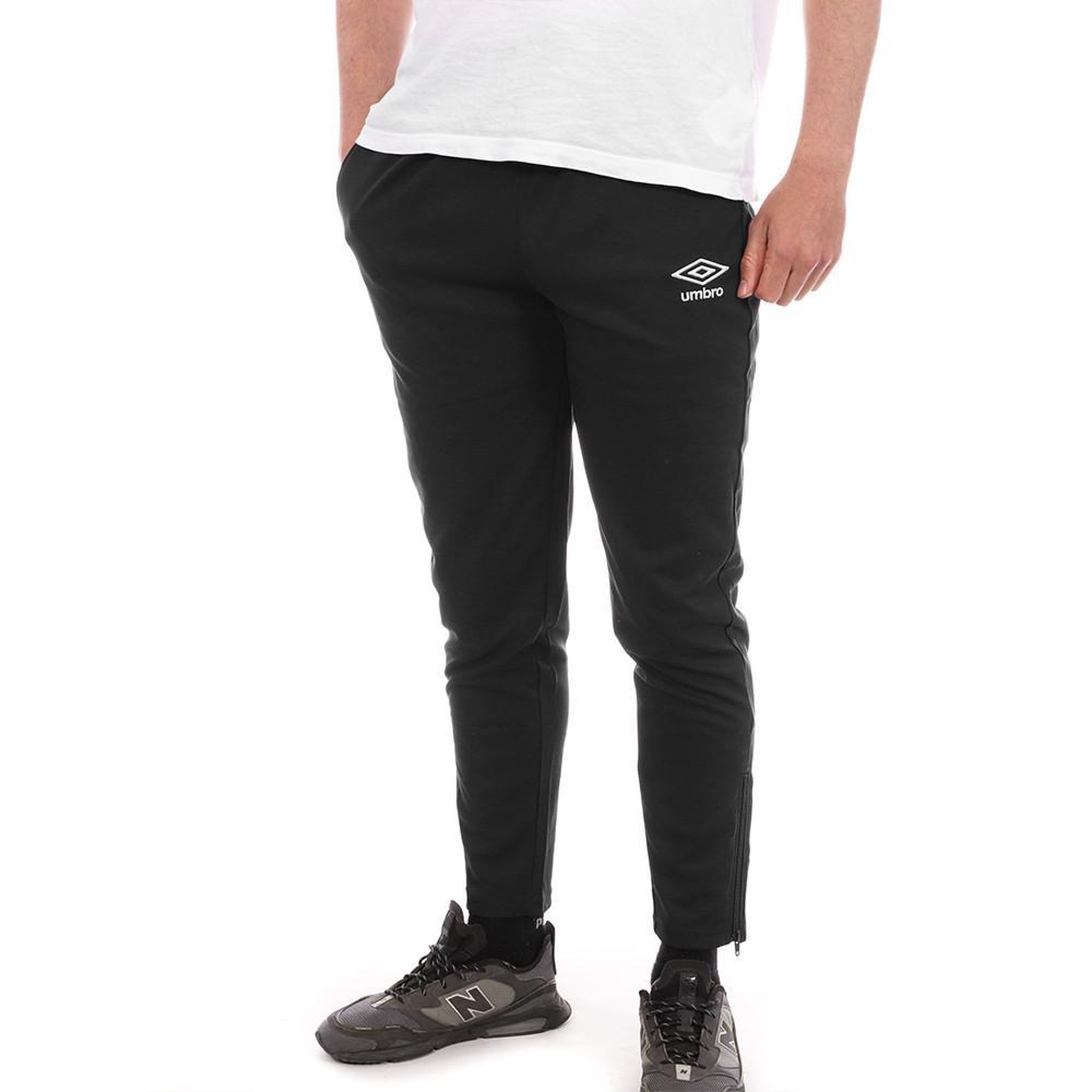 Voir la diapositive 1 : UMBRO Jogging noir homme umbro core pro