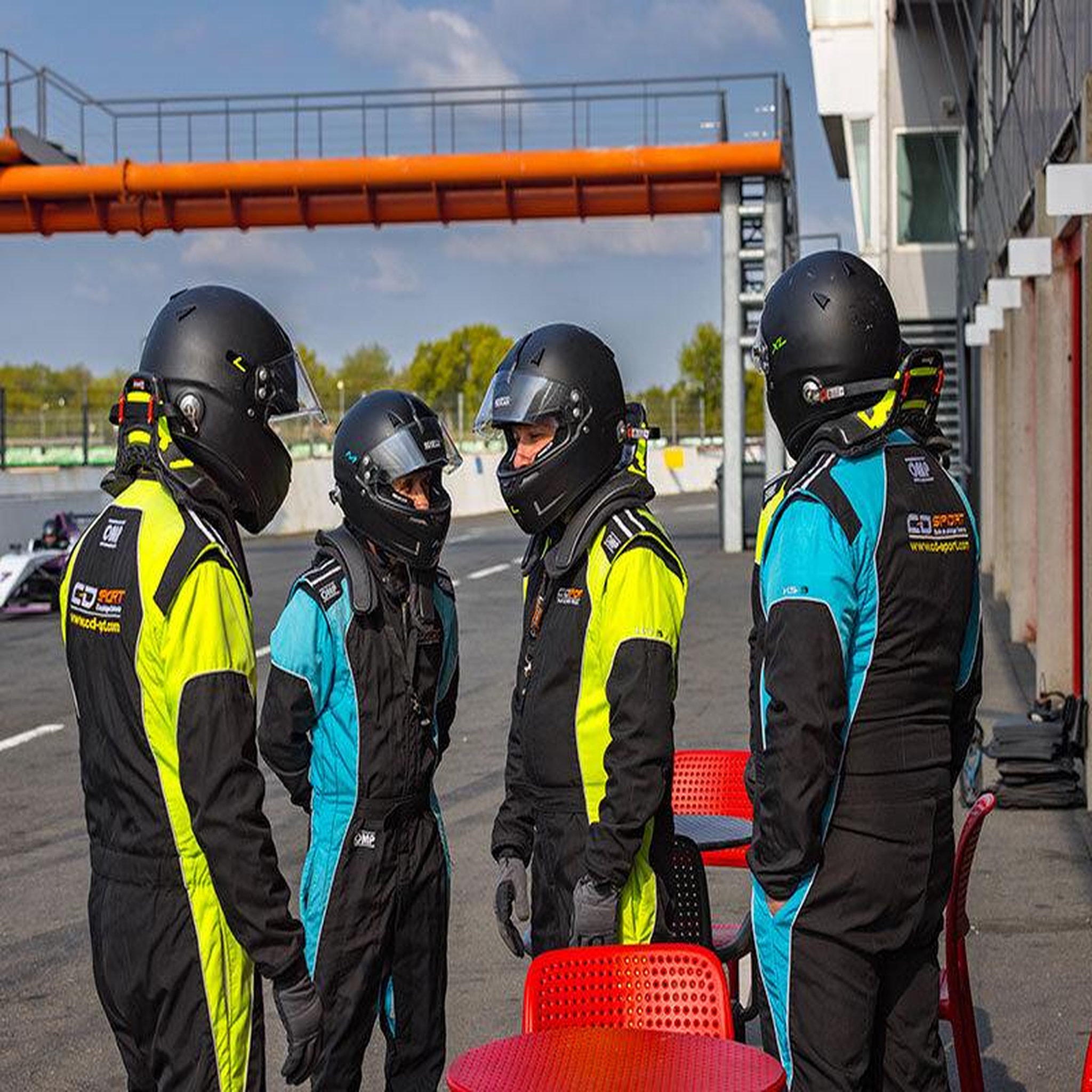 Voir la diapositive 3 : Smartbox Stage de pilotage monoplace : 10 à 14 tours sur circuit en formule 4 tatuus - coffret cadeau sport & aventure