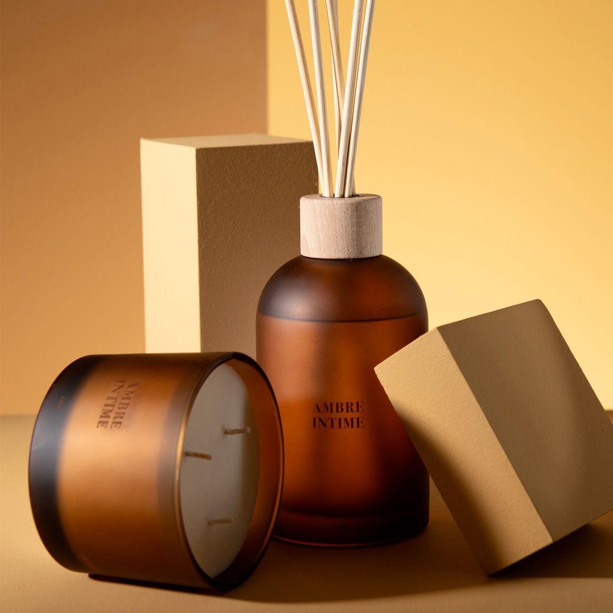 Voir la diapositive 5 : J-LINE Diffuseur de parfum  accords essentiels  550ml ambre intime