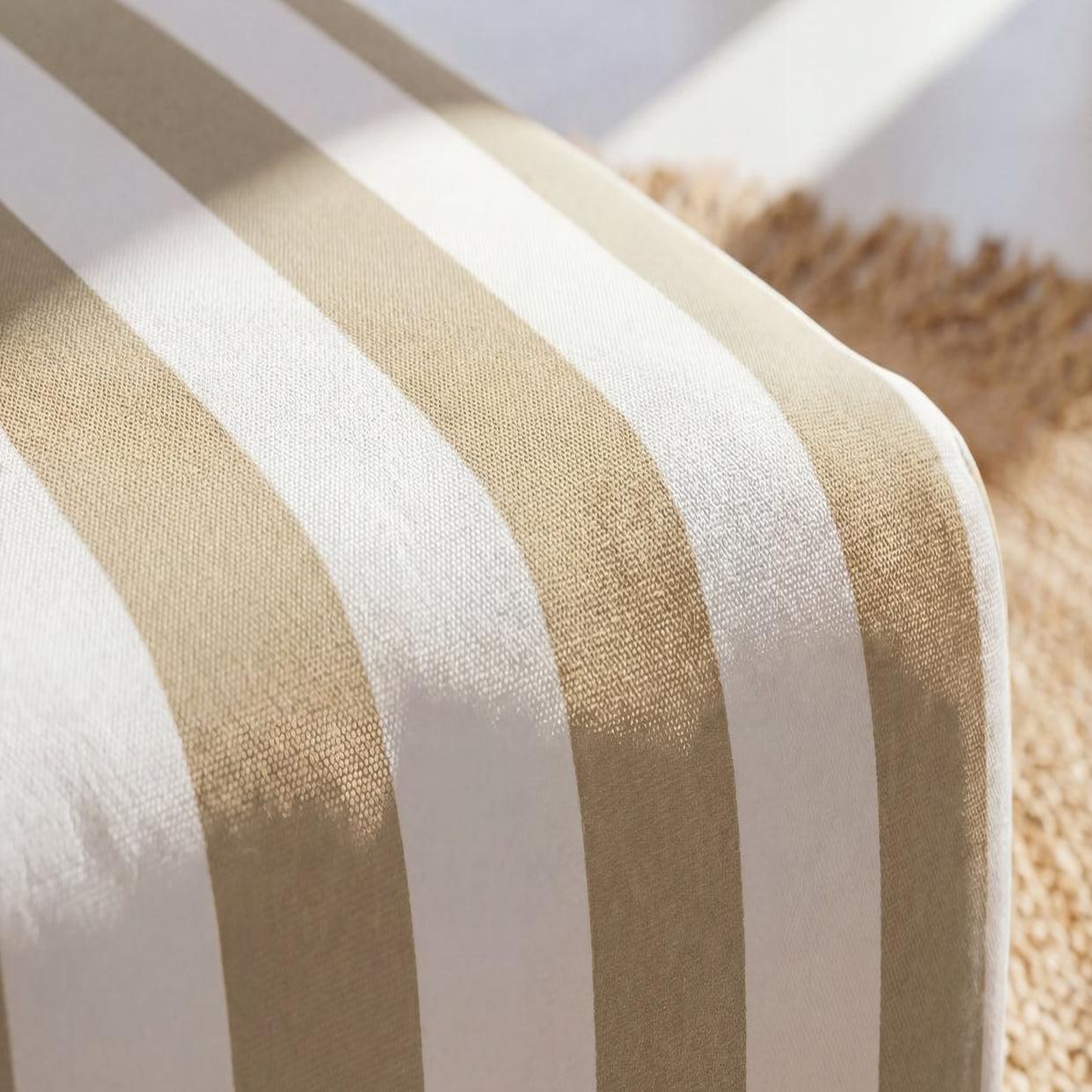 Voir la diapositive 5 : CASANOVA PARIS Elvis - pouf tissu rayé