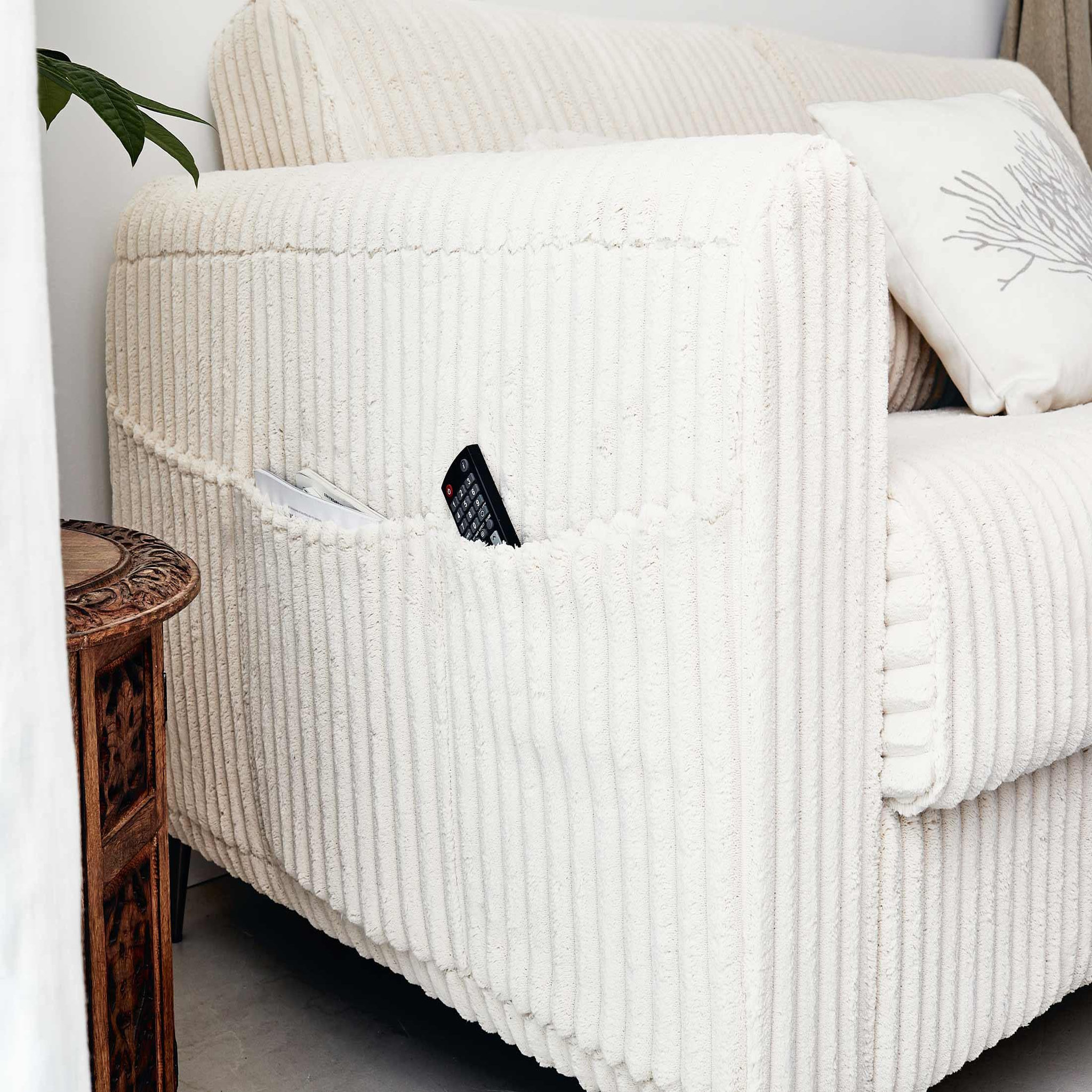Voir la diapositive 5 : LISA DESIGN Owen - canapé 3 places convertible express couchage quotidien 140 cm matelas 12 cm en velours côtelé grosses côtes