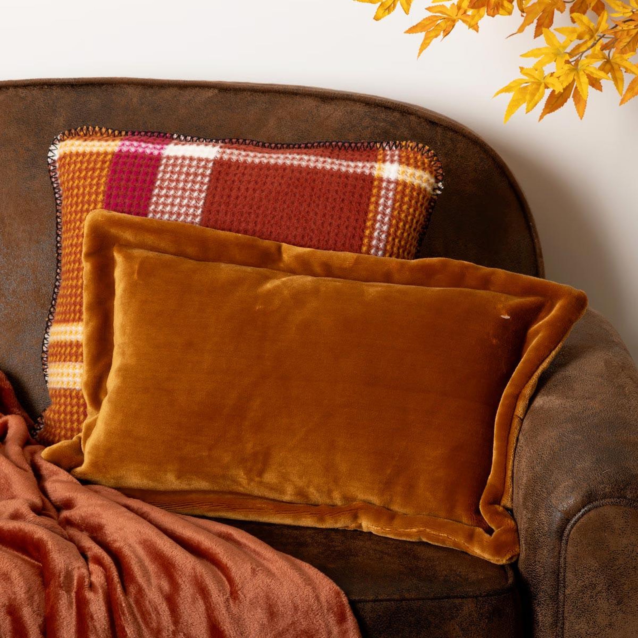 Voir la diapositive 4 : ATMOSPHERA Coussin déco flanelle  cuddly  38x58cm jaune cumin