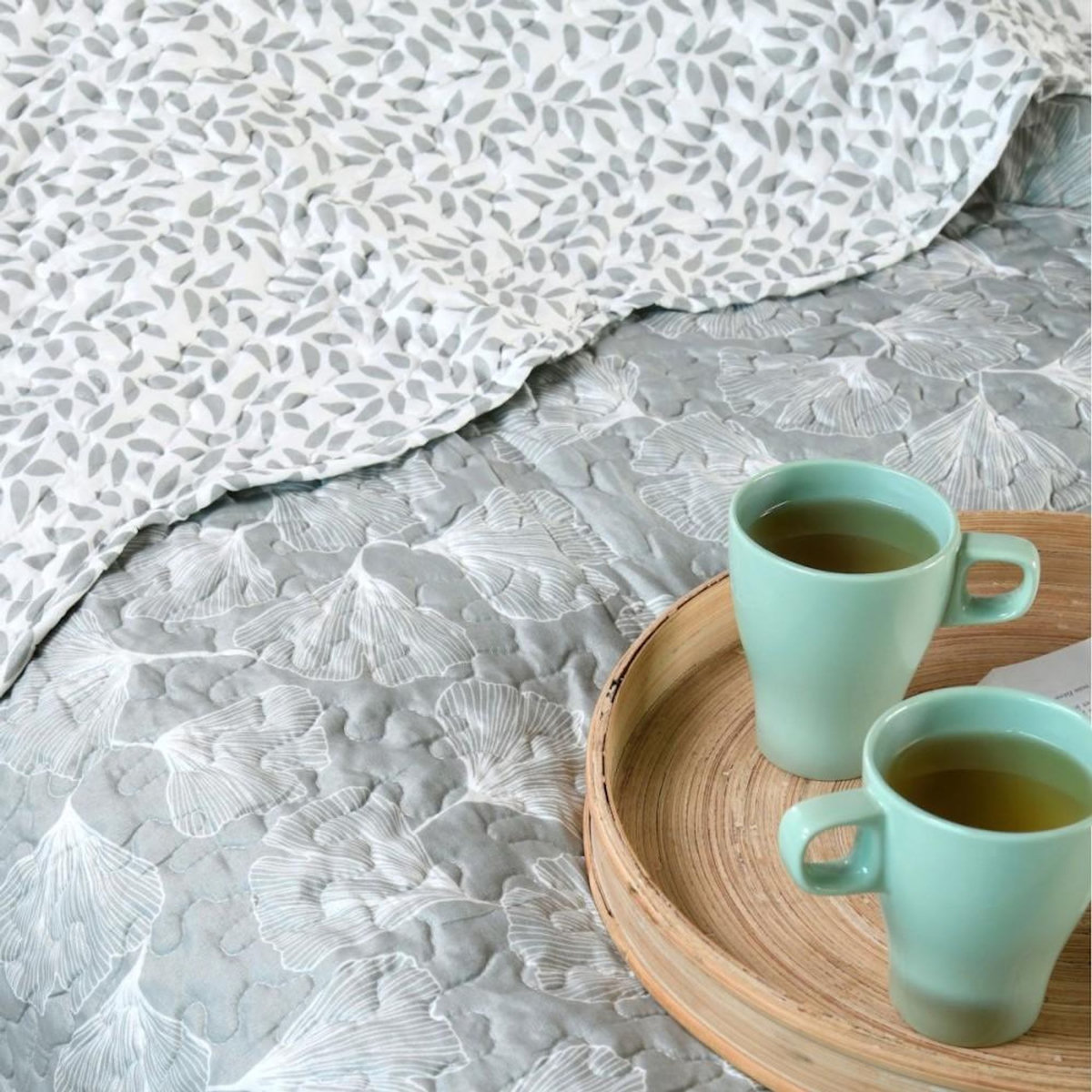 Lovely Casa Couvre lit boutis réversible 260x240 avec 2 taies d'oreiller