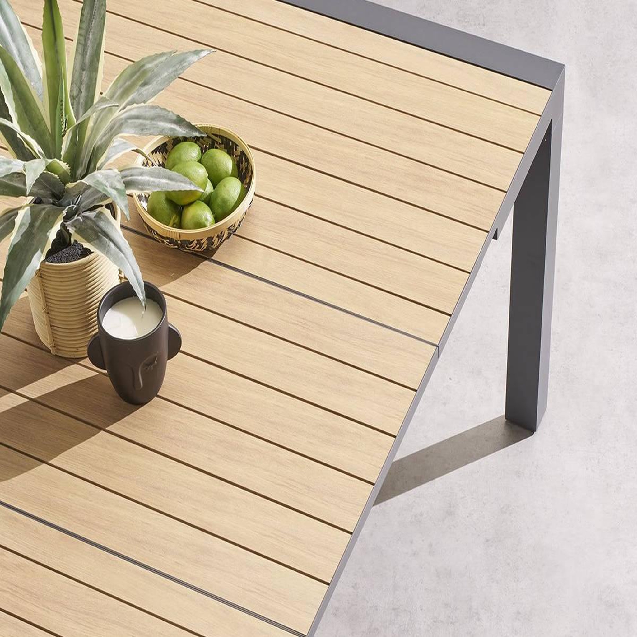 Voir la diapositive 5 : HESPERIDE Table de jardin carrée extensible alu Evasion 8/10 places effet bois honey et graphite - Hespéride
