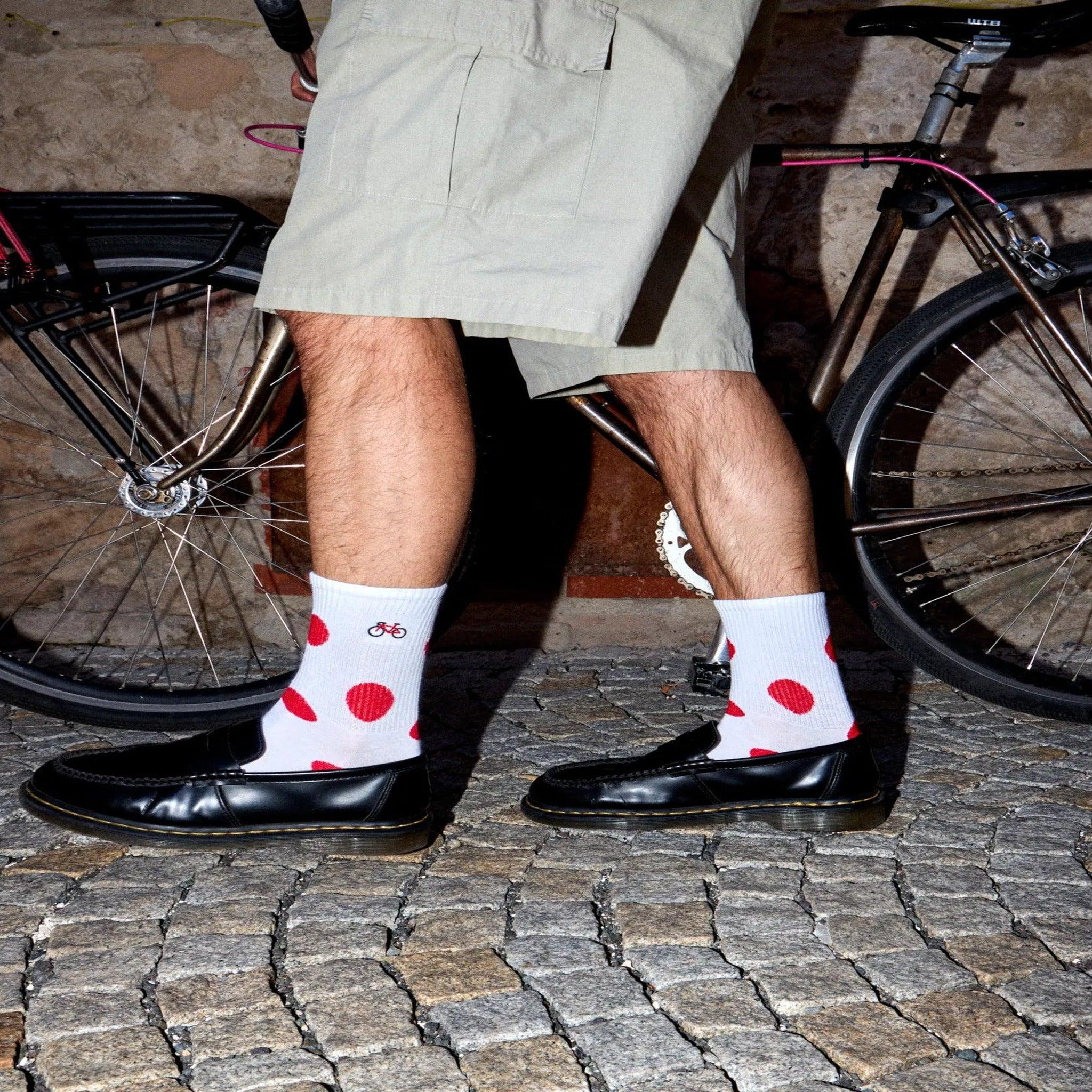 Voir la diapositive 2 : DEDOLES Chaussettes côtelées cyclisme maillot à pois