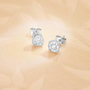 Voir la diapositive 2 : L'ATELIER D'AZUR Boucles d'Oreilles Solitaires Accompagné Diamants de Synthèse 0.365 Carats - Or 18 Carats 750 Blanc