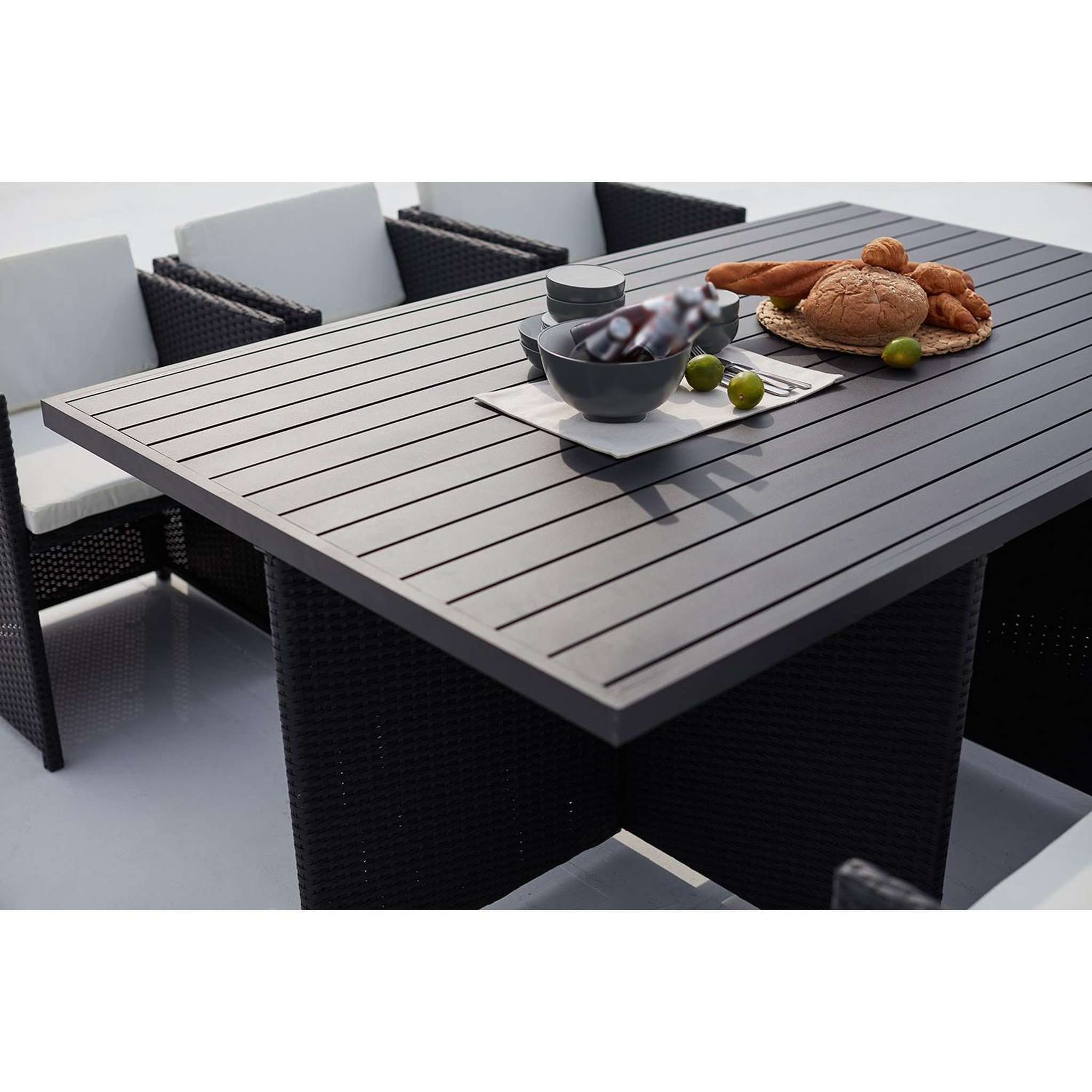 Voir la diapositive 6 : CONCEPT USINE Table et chaise 10 places encastrables alu résine noir-blanc sunset