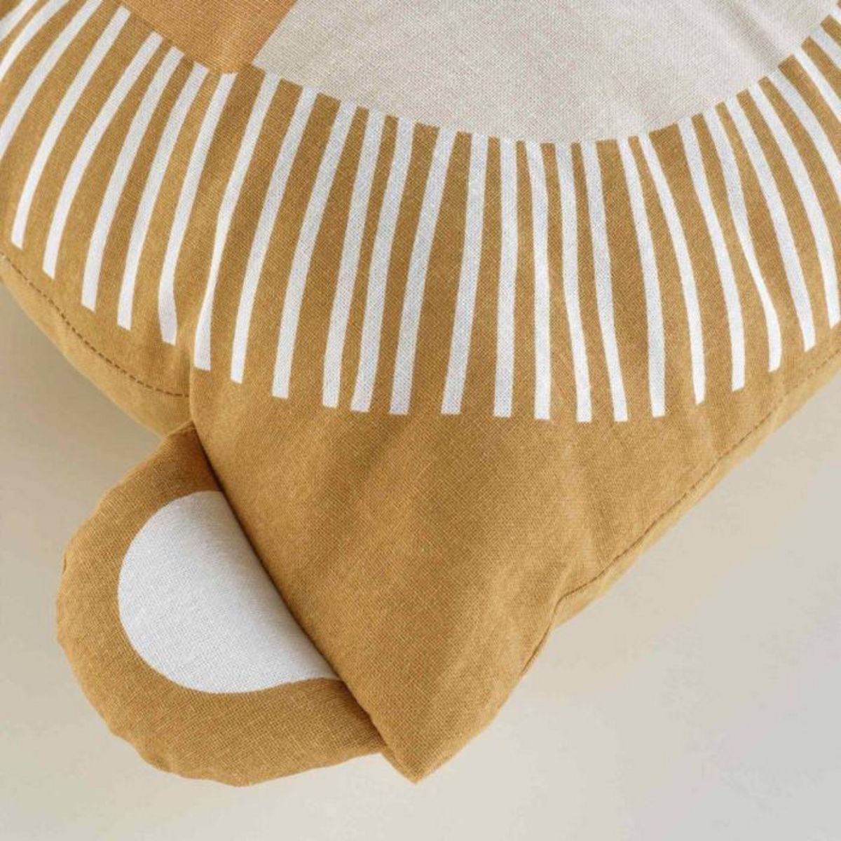 Paris Prix Coussin Déco Enfant  Loumba  40x40cm Ocre