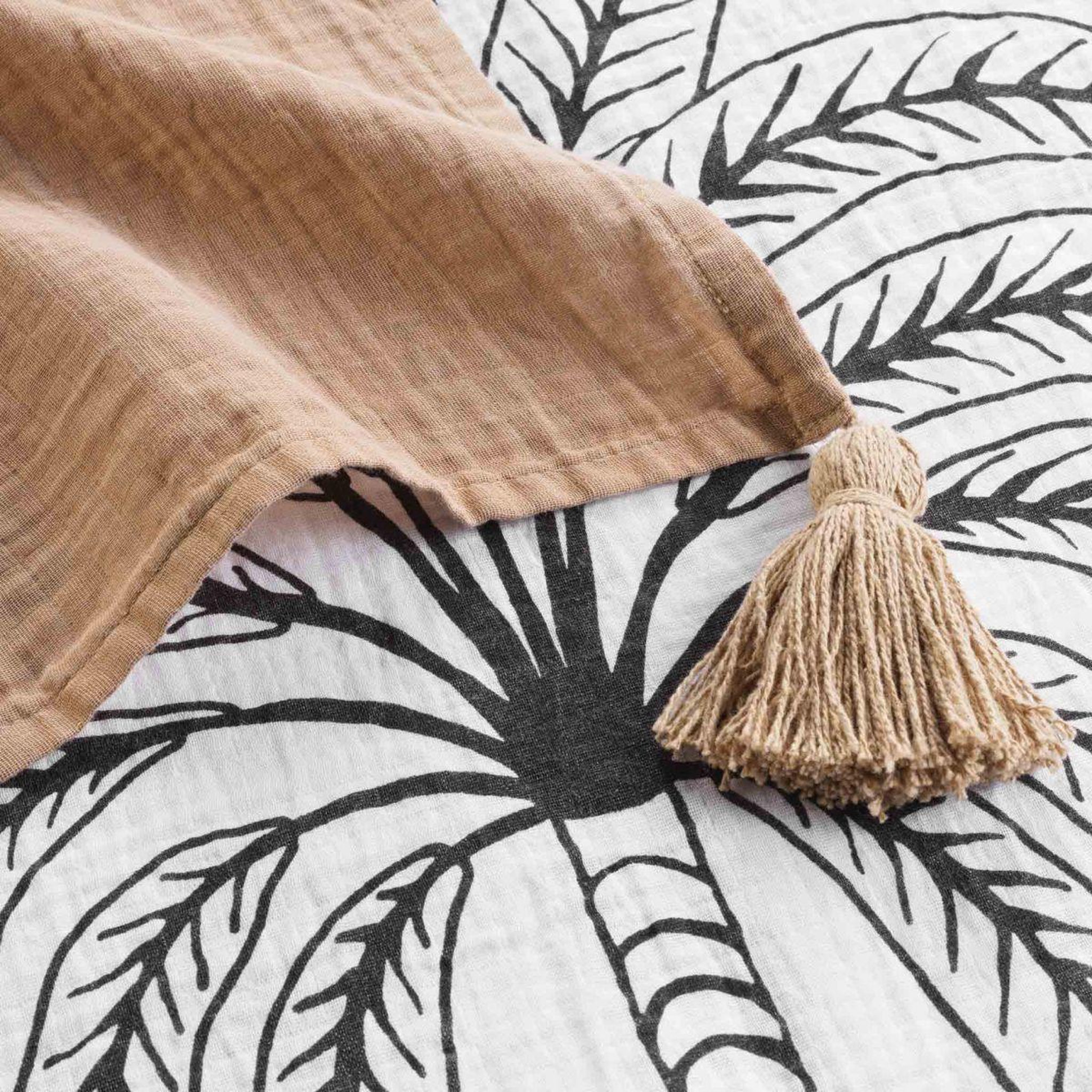 Voir la diapositive 2 : Douceur d'Intérieur Plaid imprimé en gaze de coton  oasia  125x150cm blanc & camel