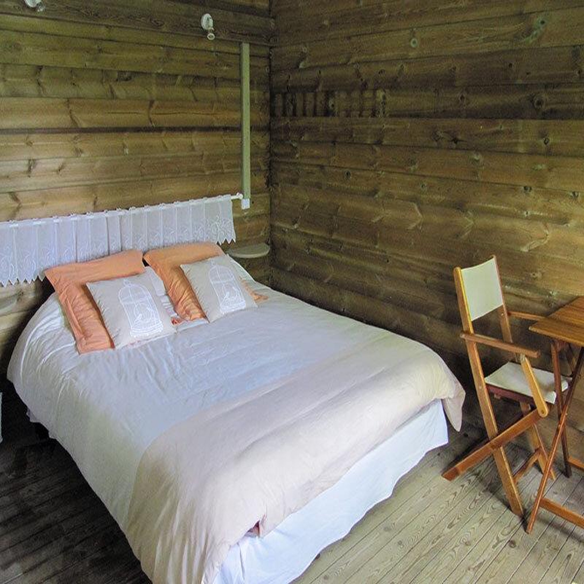 Voir la diapositive 3 : Smartbox 2 jours en cabane perchée en famille dans un camping en bord de charente - coffret cadeau séjour