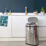 Voir la diapositive 2 : KITCHEN MOVE Poubelle automatique Luxe 58 L carrée MAJESTIC