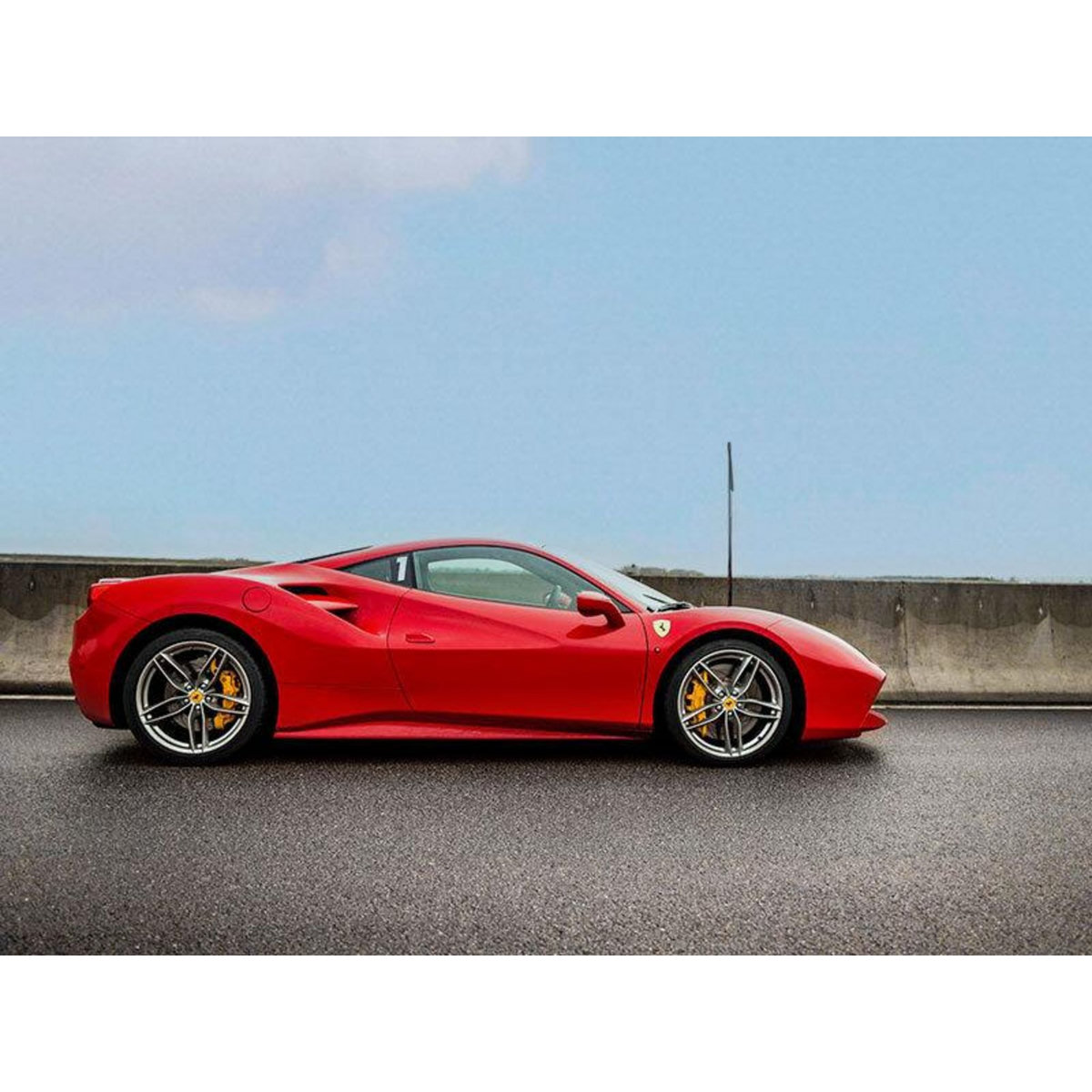 Smartbox Stage de pilotage : 2 tours au volant ou en passager en Ferrari 488 GTB sur circuit - Coffret Cadeau Sport & Aventure