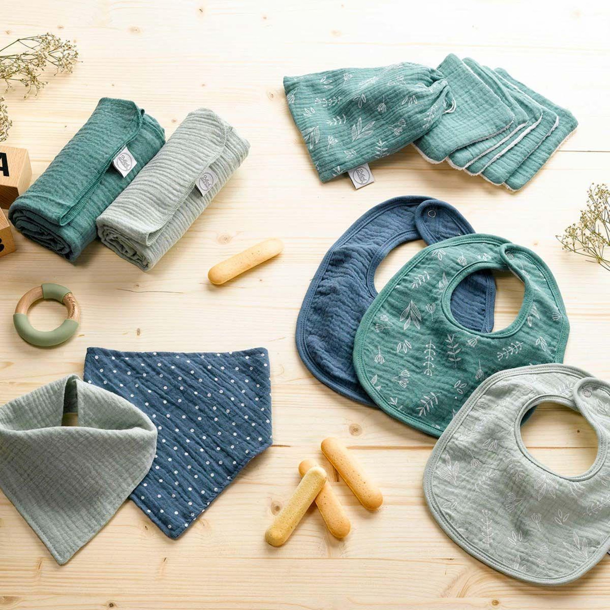 Voir la diapositive 3 : BEBE DOUCEUR Lot de 5 débarbouillettes bébé  pochon  11cm vert céladon