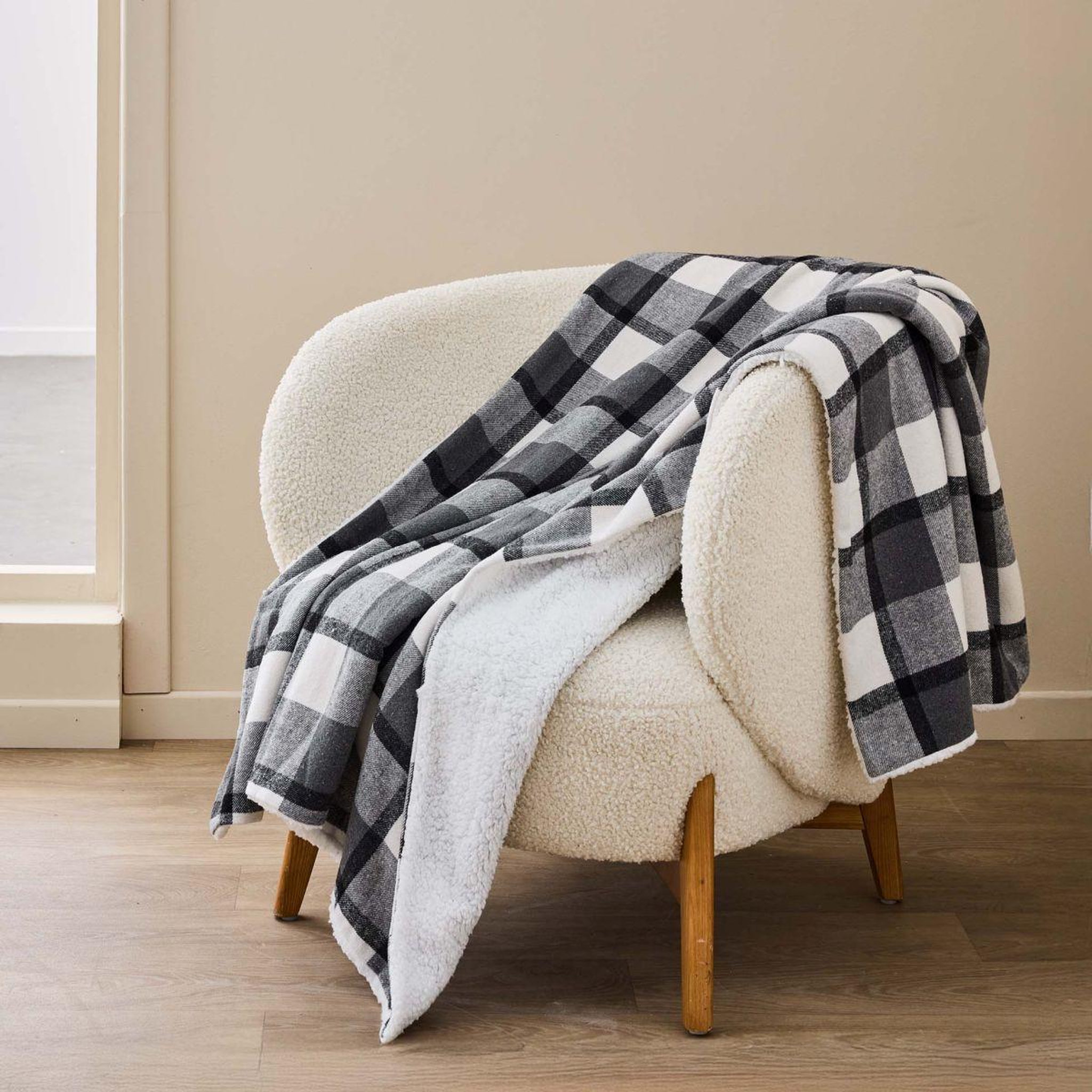 Voir la diapositive 3 : Douceur d'Intérieur Plaid tartan sherpa  ecossais  125x150cm anthracite