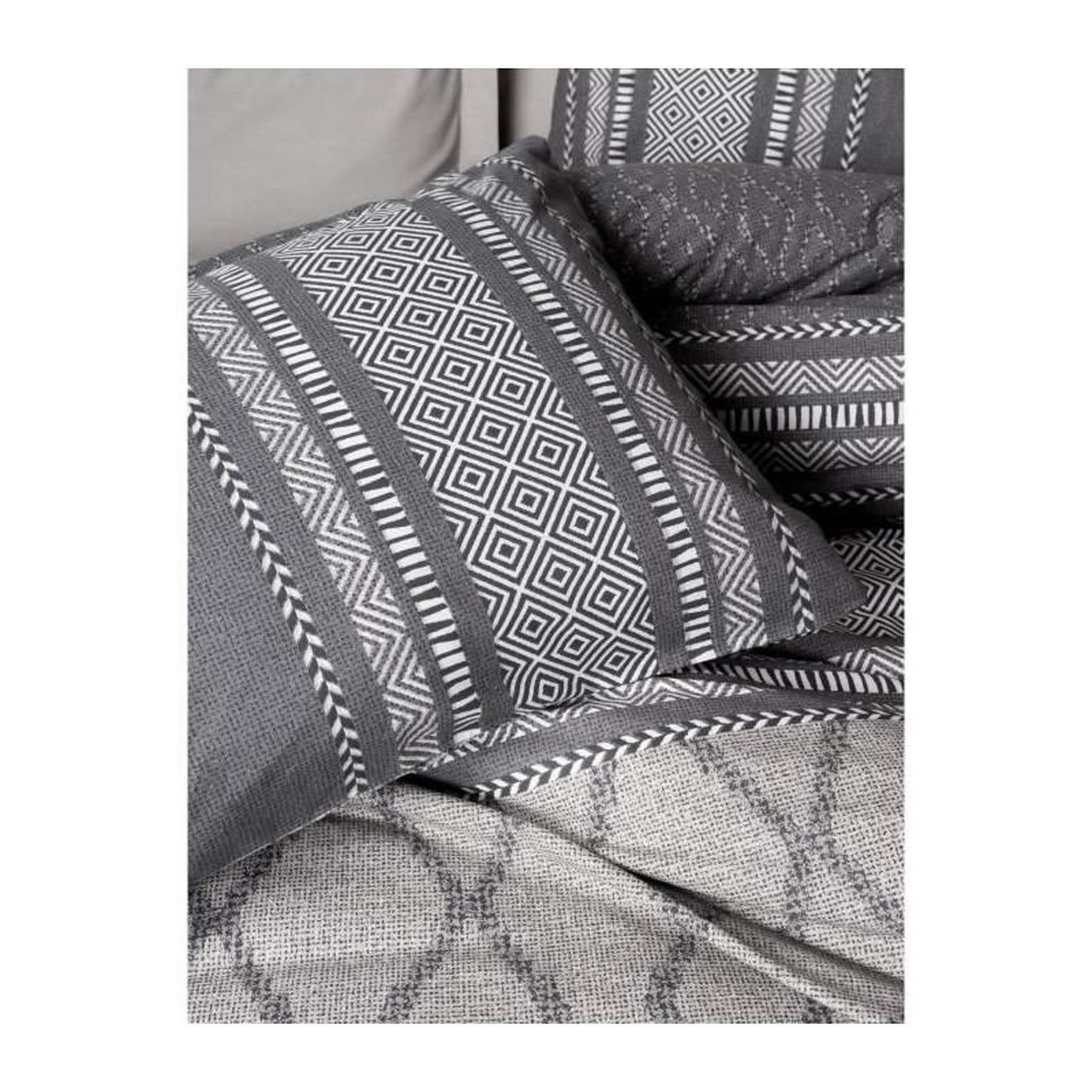 Voir la diapositive 2 : GENERIQUE Parure de lit - 129CTN64842 - 1 housse de couette 220 x 240 cm + 2 taies d'oreiller 60 x 60 cm - 100% coton ranforcé - Vison