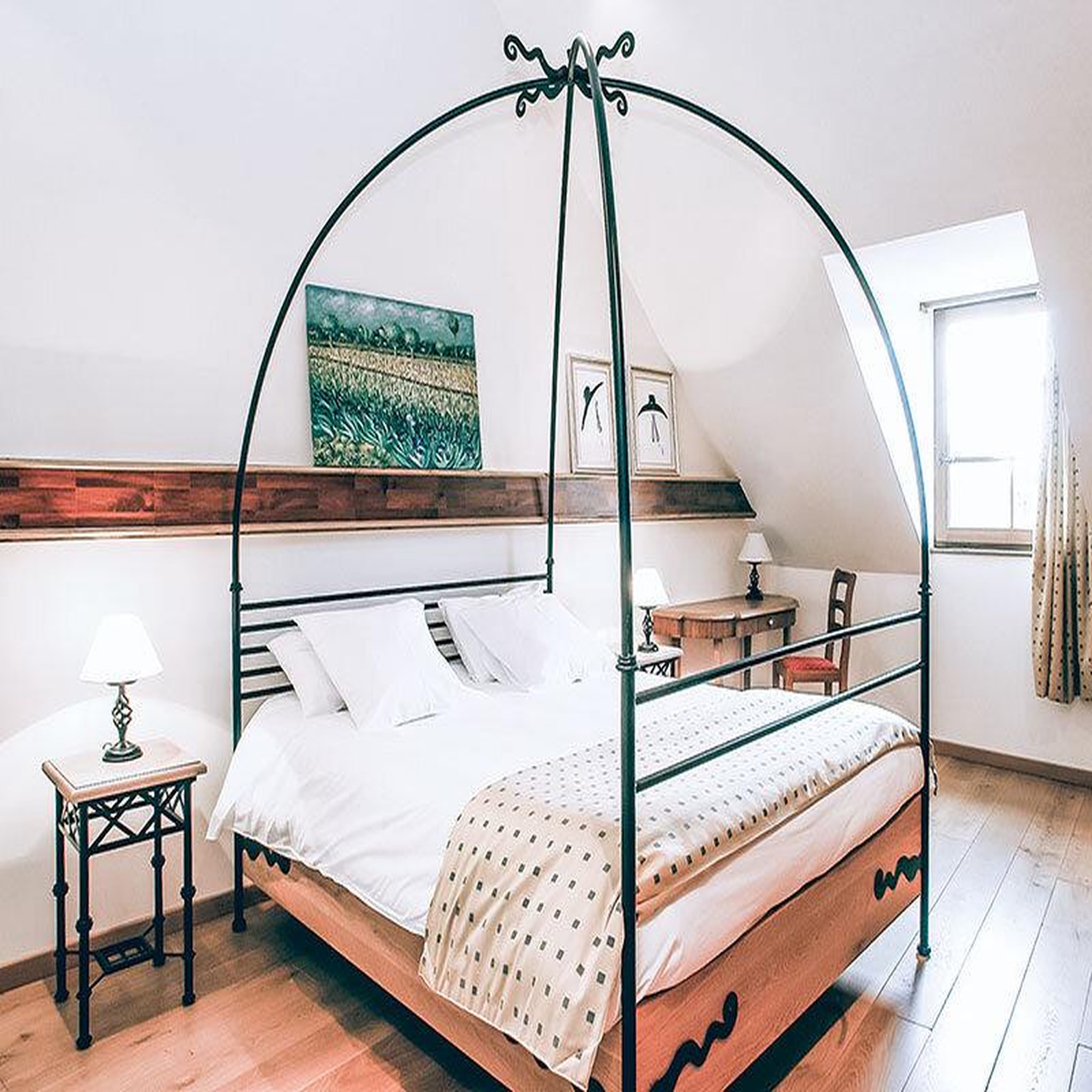 Voir la diapositive 2 : Smartbox Escapade dans le pays d'auge en hôtel 3* avec accès au spa et gommage - coffret cadeau séjour