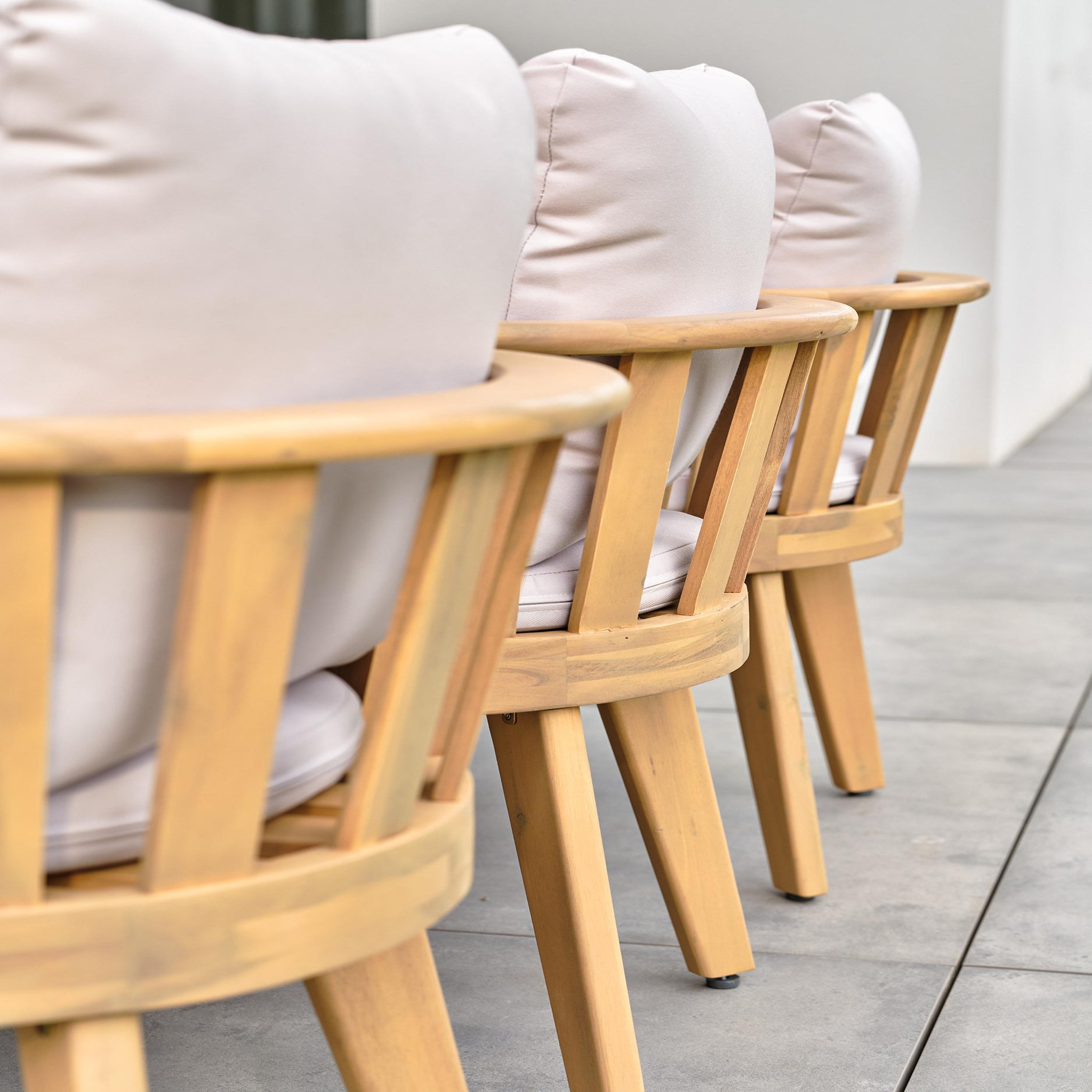 Voir la diapositive 4 : DCB GARDEN Ensemble repas de jardin en acacia (8 places)