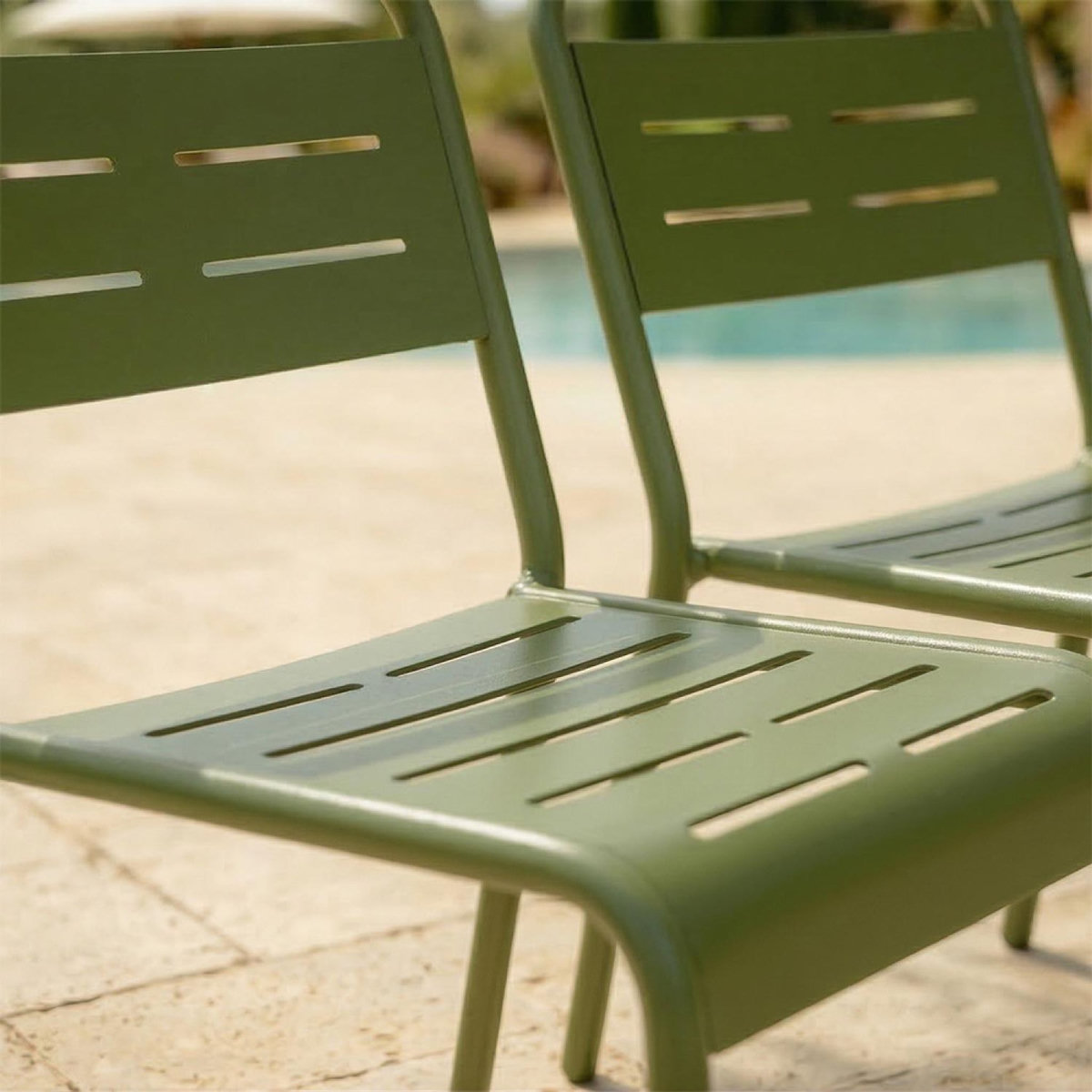 CONCEPT USINE Lot de 2 chaises de jardin empilables vertes BERGAME