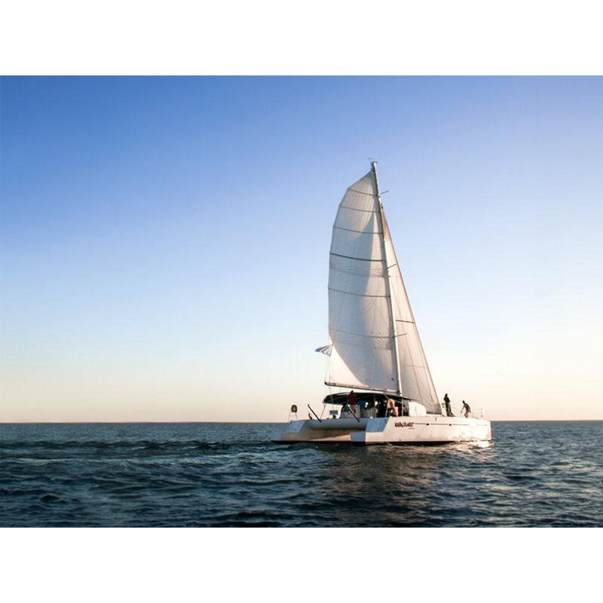 Smartbox Promenade en catamaran de 2h en soirée à La Rochelle - Coffret Cadeau Sport & Aventure