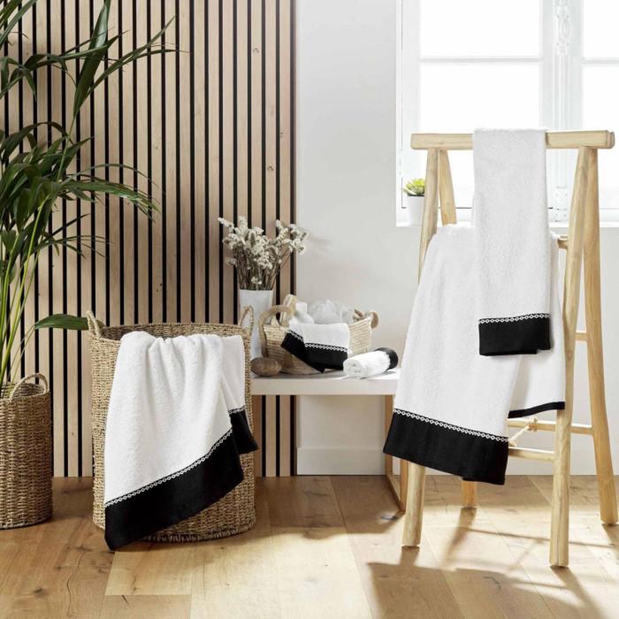 Voir la diapositive 4 : Paris Prix Lot de 2 Gants de Toilette  Majesty  15x21cm Blanc