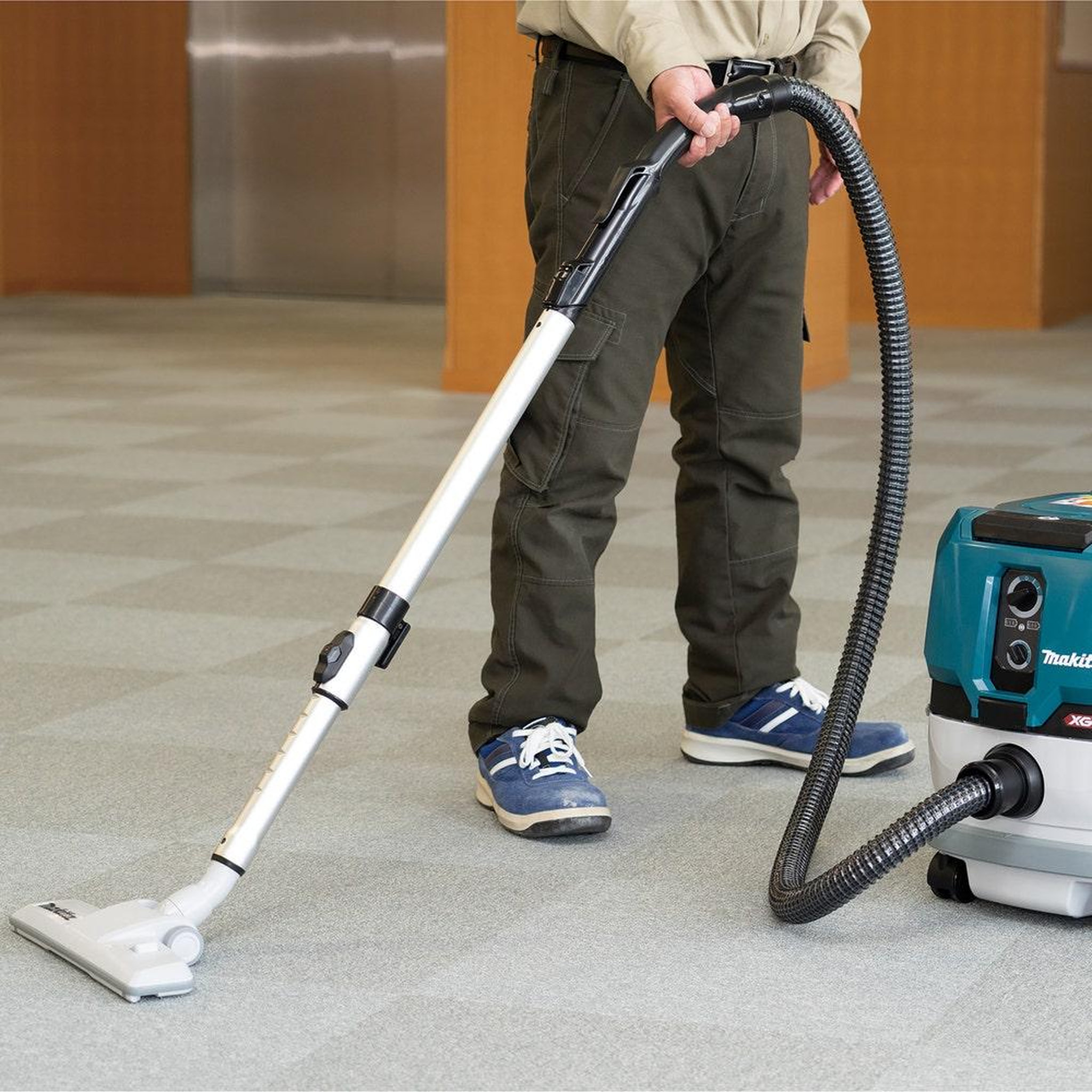 MAKITA Aspirateur l wet&dry 40vmax 8l
