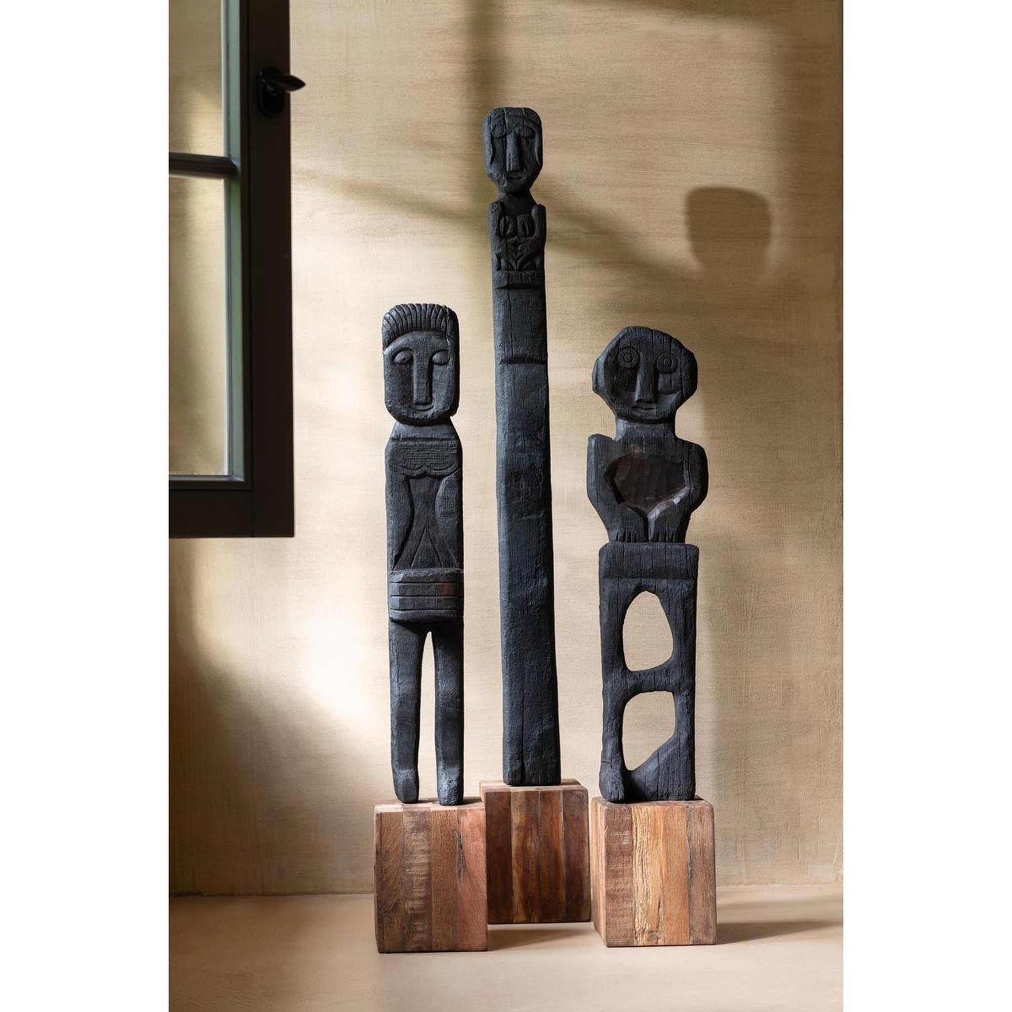 Voir la diapositive 2 : J-LINE Statue déco en bois  mara  107cm noir
