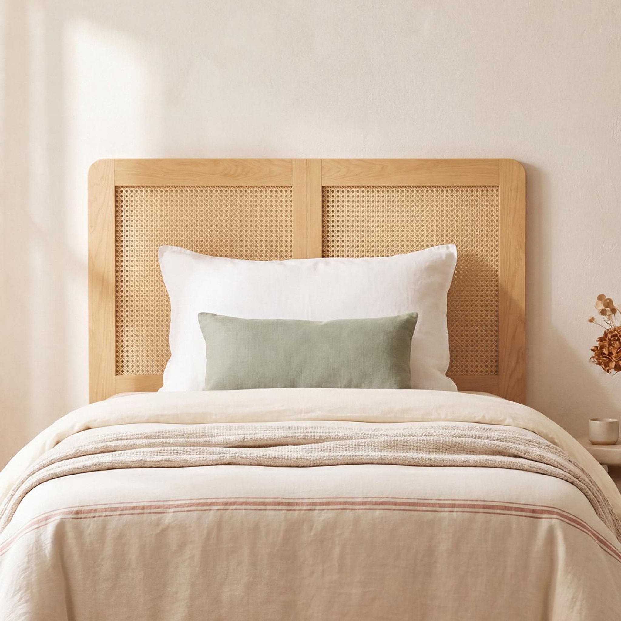 Voir la diapositive 2 : ID MARKET Tête de lit sur pied EDHEN 90 cm cannage et bois