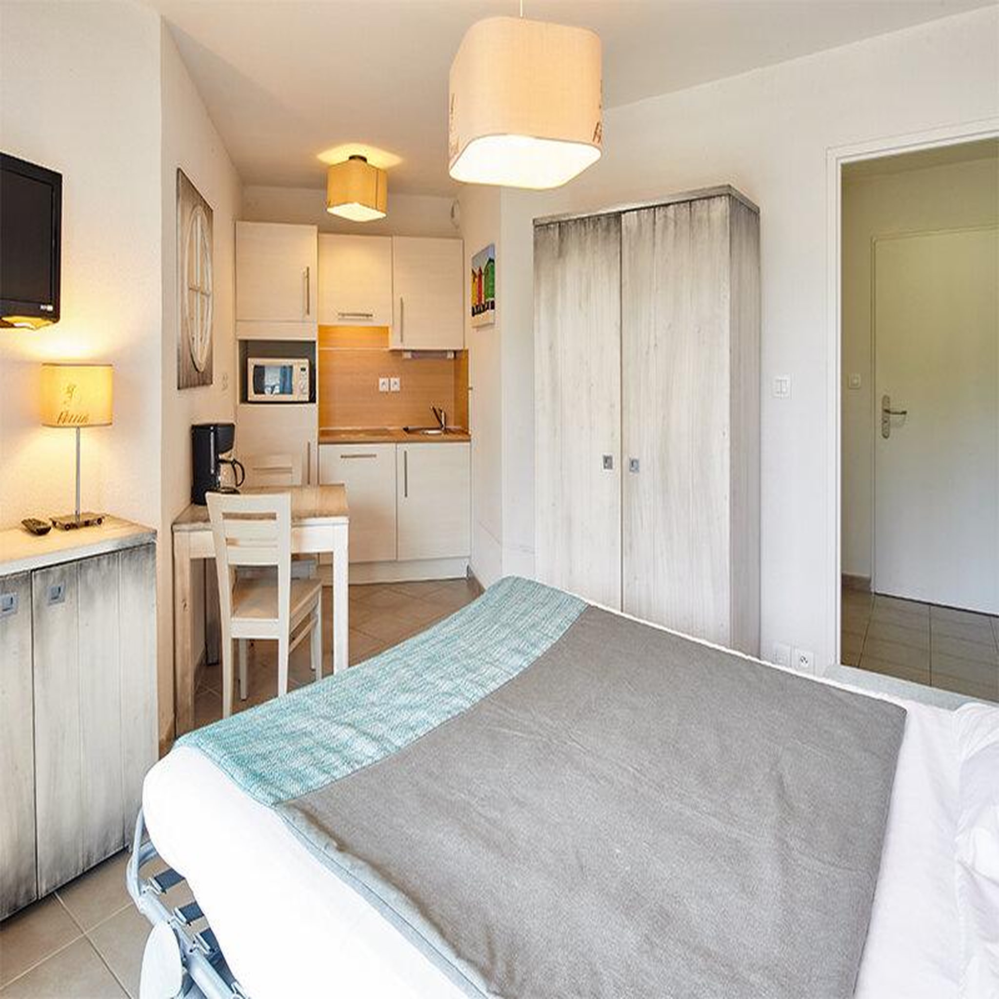 Voir la diapositive 2 : Smartbox 3 jours en studio avec accès au spa en résidence 4* face à la mer dans le finistère - coffret cadeau séjour