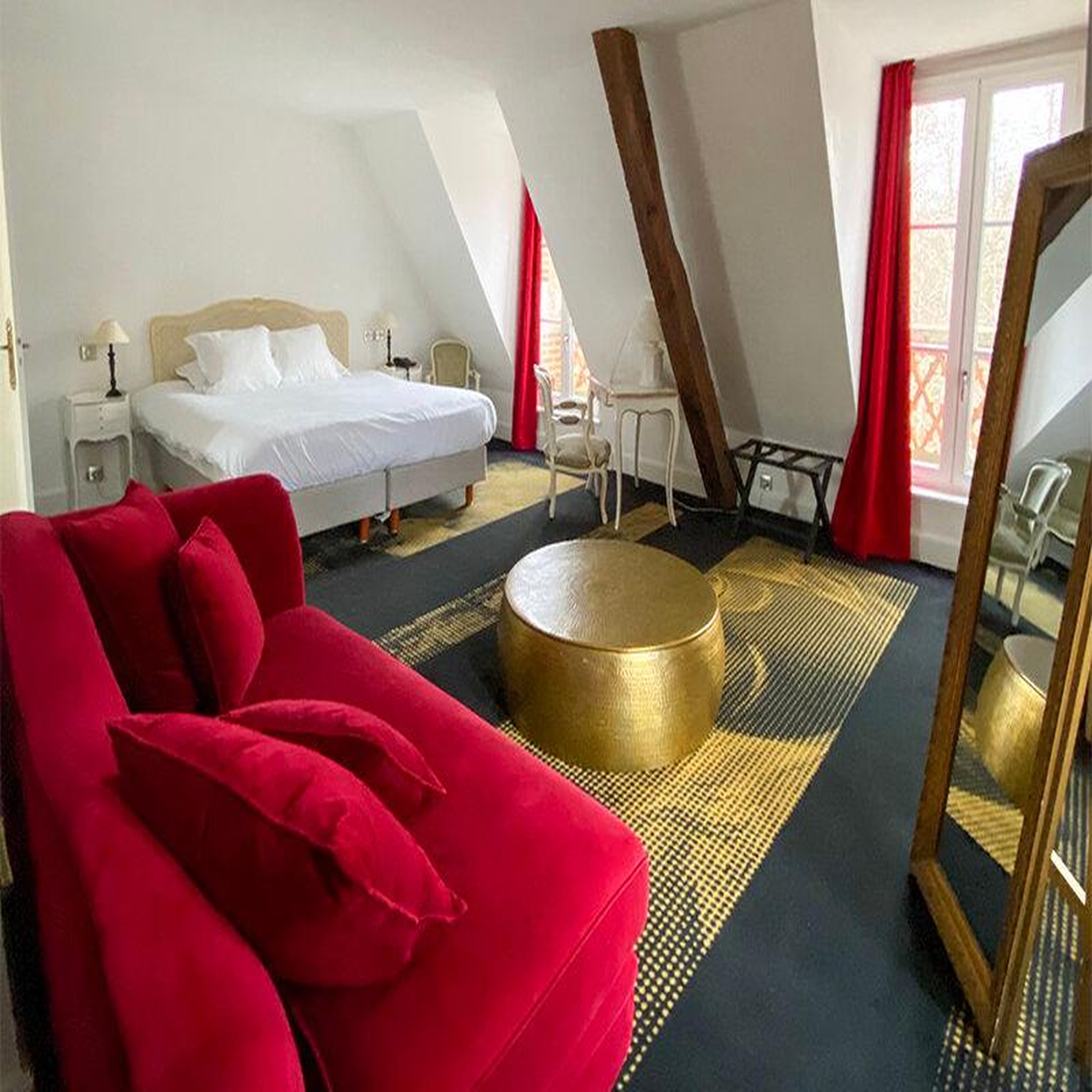 Voir la diapositive 2 : Smartbox Escapade d'exception en château 4* : 2 jours en suite avec dîner près d'orléans - coffret cadeau séjour