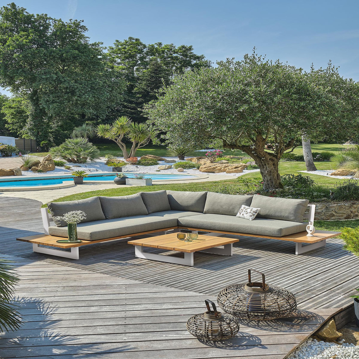 DCB GARDEN Salon de jardin 5 places en aluminium et plateau imitation bois