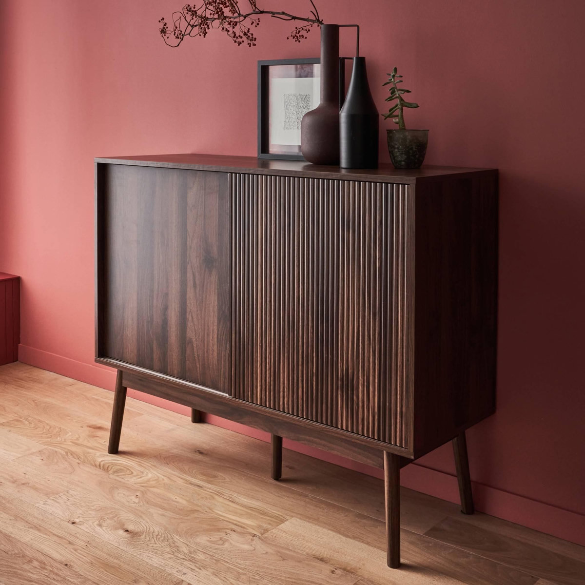 SWEEEK Buffet de rangement décor bois de noyer. 2 portes coulissantes. buffet haut. vaisselier. L 115 x l 39.5 x H 90cm - Linear