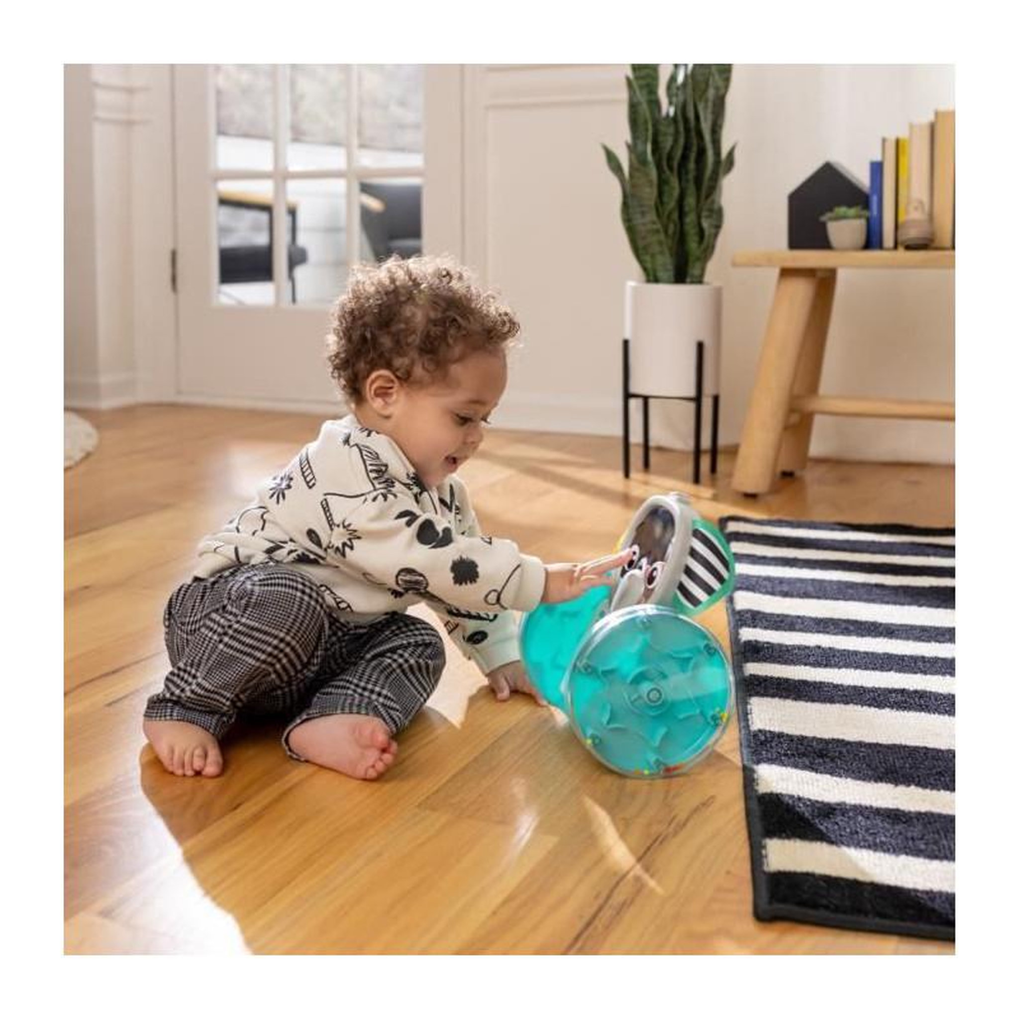 Voir la diapositive 2 : BABY EINSTEIN BABY EINSTEIN Jouet a roulettes Petit Eléphant, Musique et Lumieres, Interactif et Multilingue, Développement de la motricité