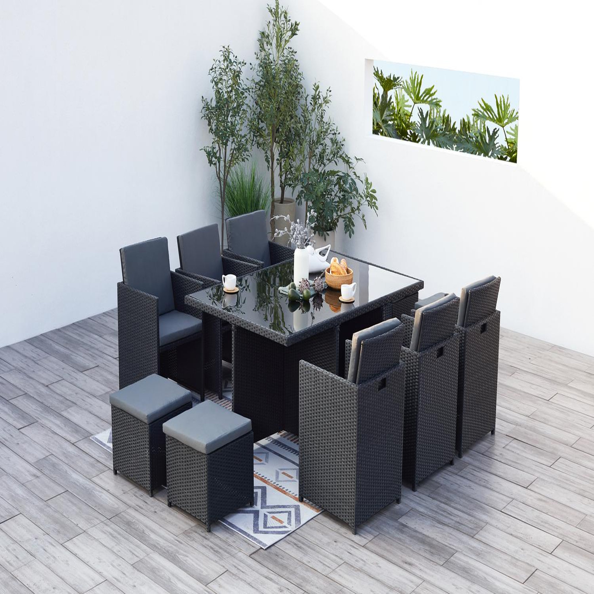 Voir la diapositive 2 : CONCEPT USINE Table et chaises 10 places encastrables en résine noir-gris monaco